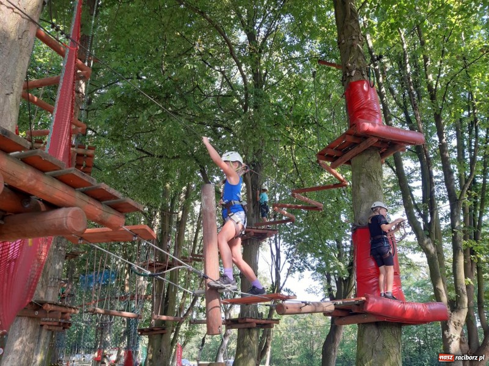Zdjęcie w galerii na portalu naszraciborz.pl: Zapasy, szermierka i survival. Raciborzanie i opawianie w Cetniewie  [FOTO] wiadomości z regionu