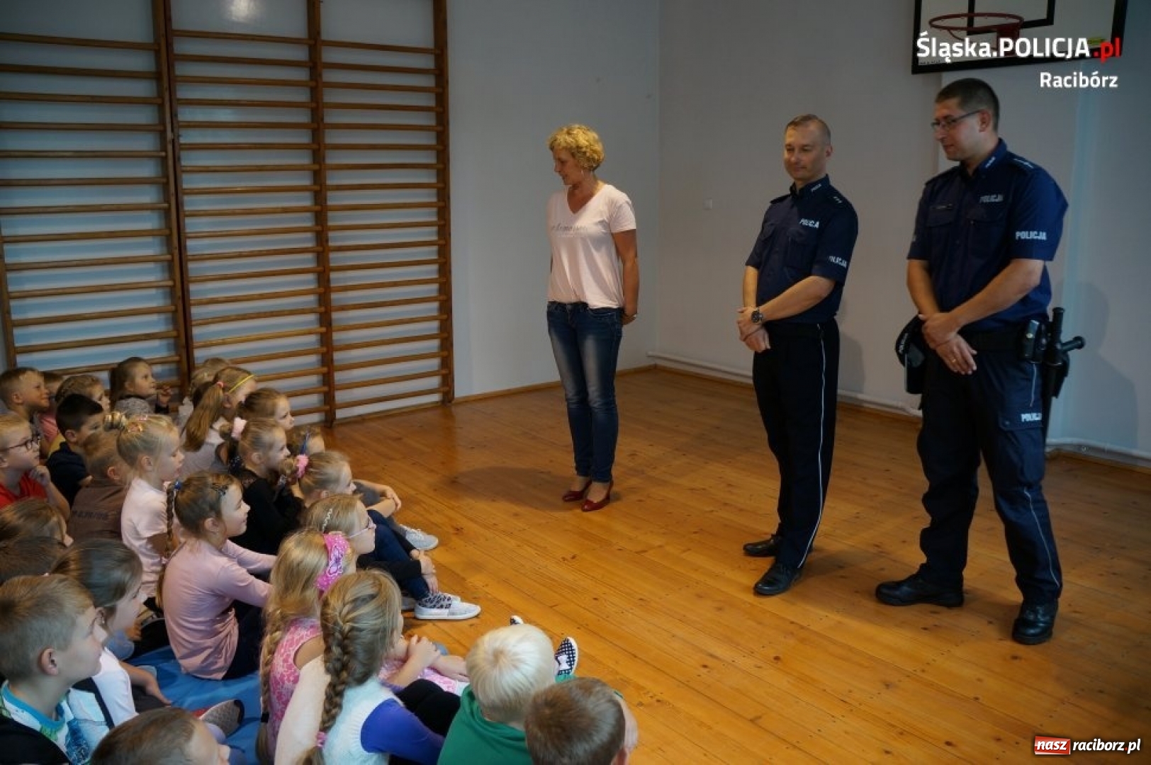 Zdjęcie w galerii na portalu naszraciborz.pl: Raciborscy policjanci o bezpieczeństwie w drodze do szkoły wiadomości z regionu