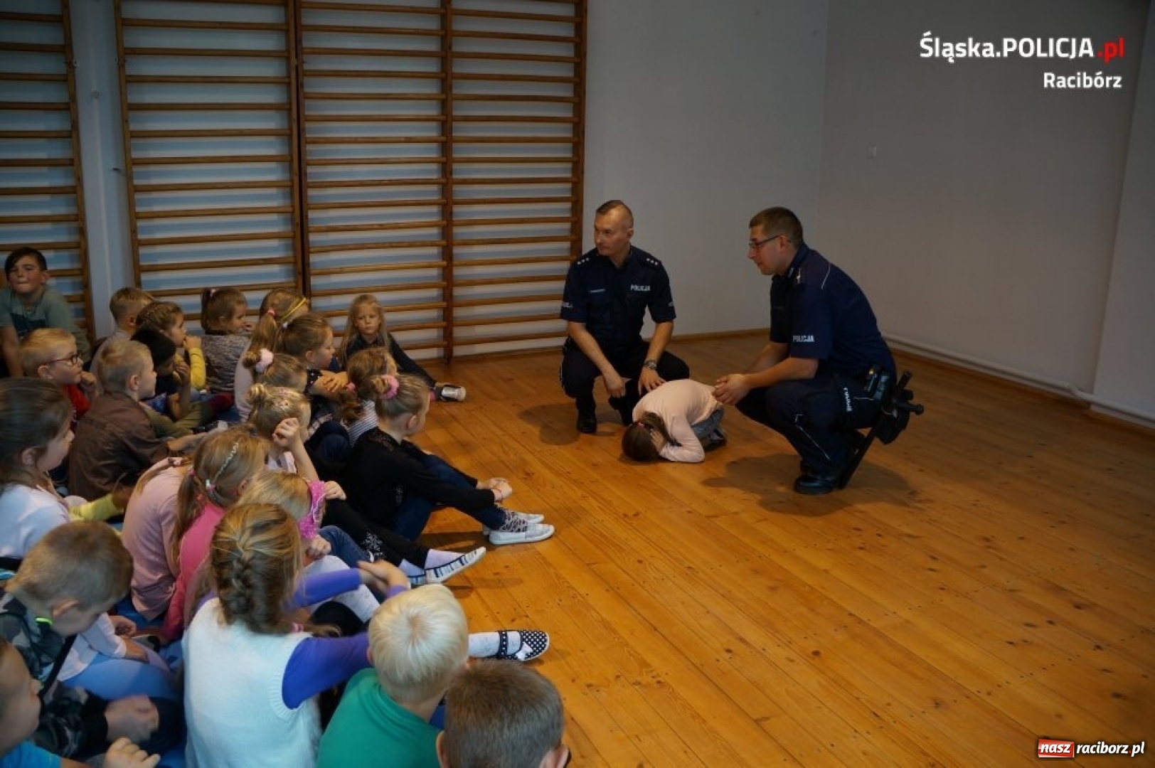 Zdjęcie w galerii na portalu naszraciborz.pl: Raciborscy policjanci o bezpieczeństwie w drodze do szkoły wiadomości z regionu