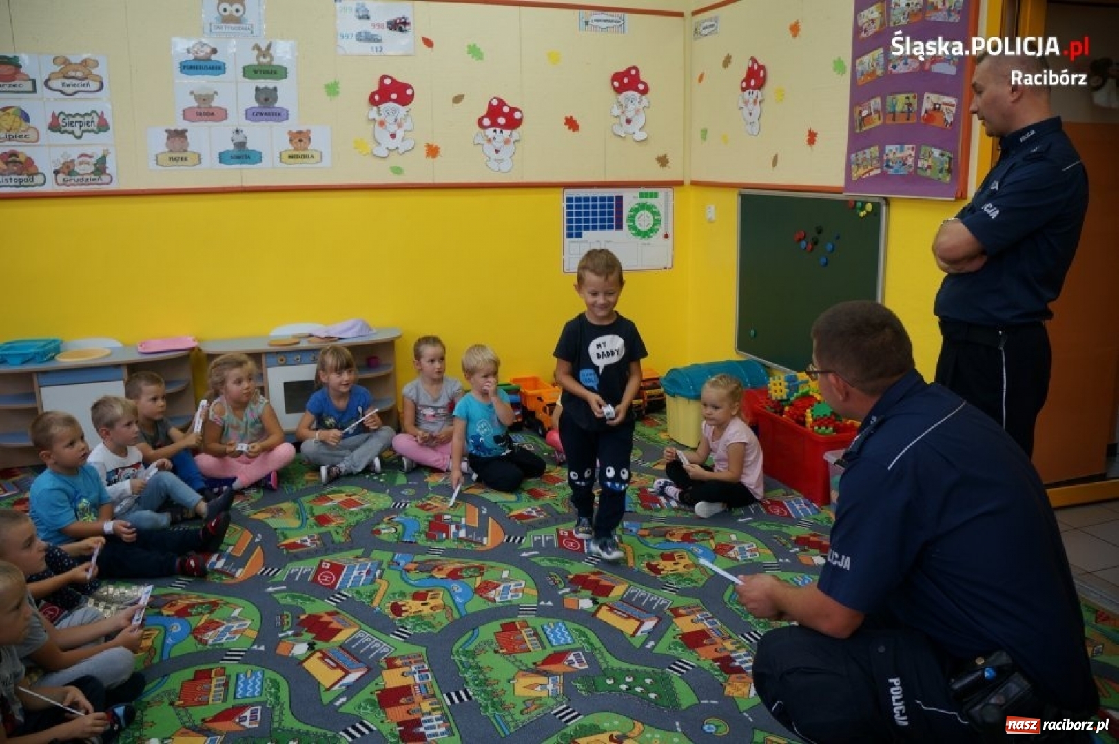 Zdjęcie w galerii na portalu naszraciborz.pl: Raciborscy policjanci o bezpieczeństwie w drodze do szkoły wiadomości z regionu