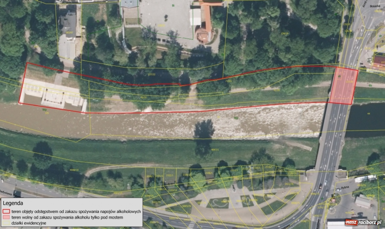 Zdjęcie w galerii na portalu naszraciborz.pl: Na bulwarach pod zamkiem legalnie wypijemy alkohol [PLAN STREFY] wiadomości z regionu