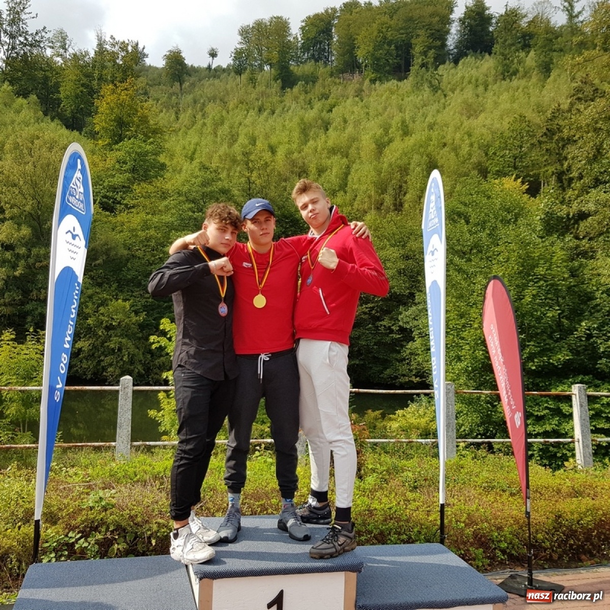 Zdjęcie w galerii na portalu naszraciborz.pl: Zawodnicy Victorii na podium mityngu pływackiego w Werdohl [FOTO] wiadomości z regionu