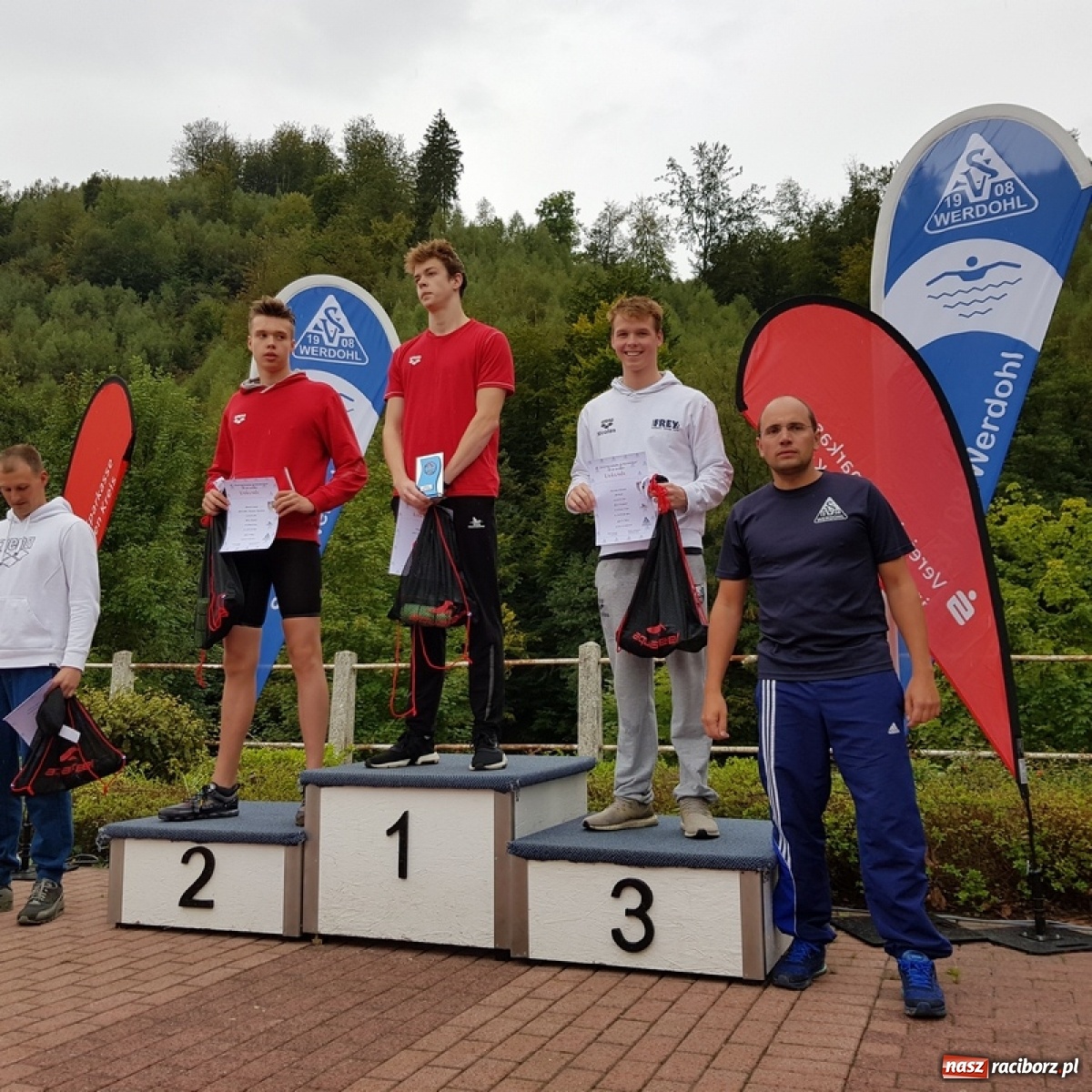 Zdjęcie w galerii na portalu naszraciborz.pl: Zawodnicy Victorii na podium mityngu pływackiego w Werdohl [FOTO] wiadomości z regionu