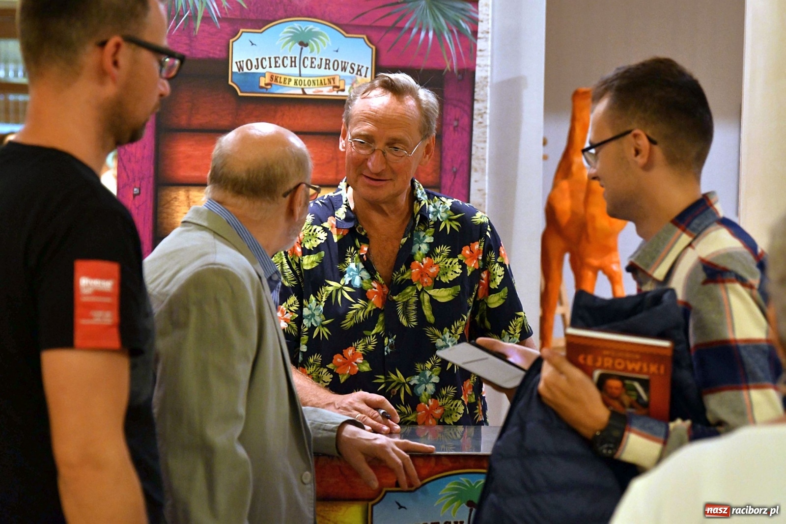 Zdjęcie w galerii na portalu naszraciborz.pl: Prawo dżungli. Wojciech Cejrowski w Raciborzu [FOTO] wiadomości z regionu