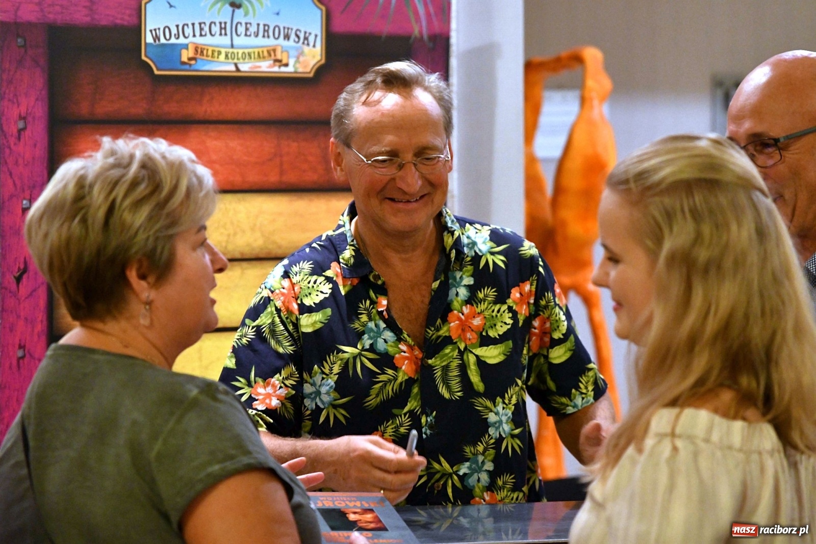 Zdjęcie w galerii na portalu naszraciborz.pl: Prawo dżungli. Wojciech Cejrowski w Raciborzu [FOTO] wiadomości z regionu