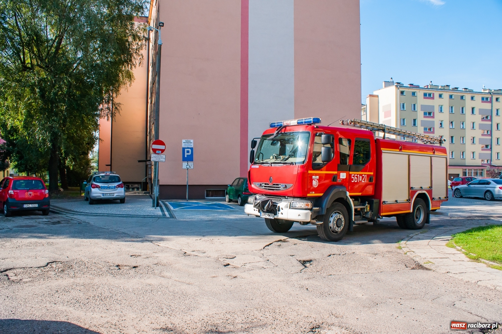 Zdjęcie w galerii na portalu naszraciborz.pl: Na Waryńskiego ujawniono ciało mężczyzny  wiadomości z regionu