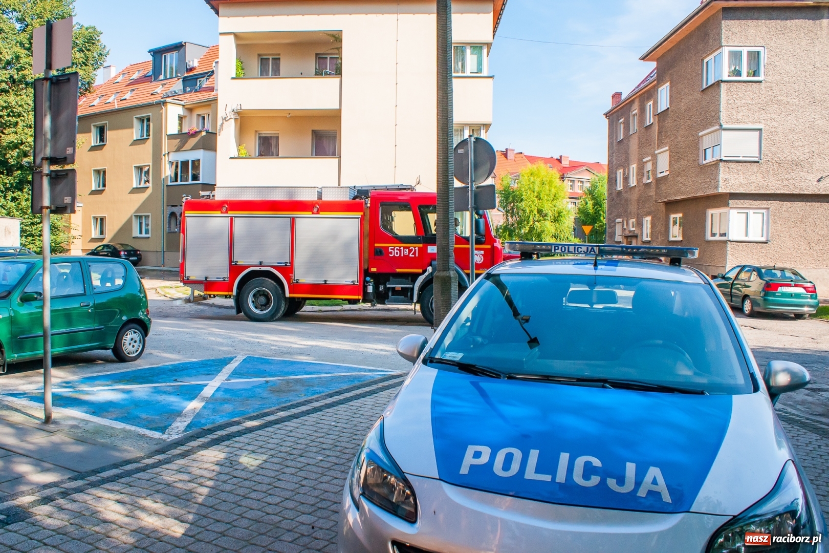 Zdjęcie w galerii na portalu naszraciborz.pl: Na Waryńskiego ujawniono ciało mężczyzny  wiadomości z regionu