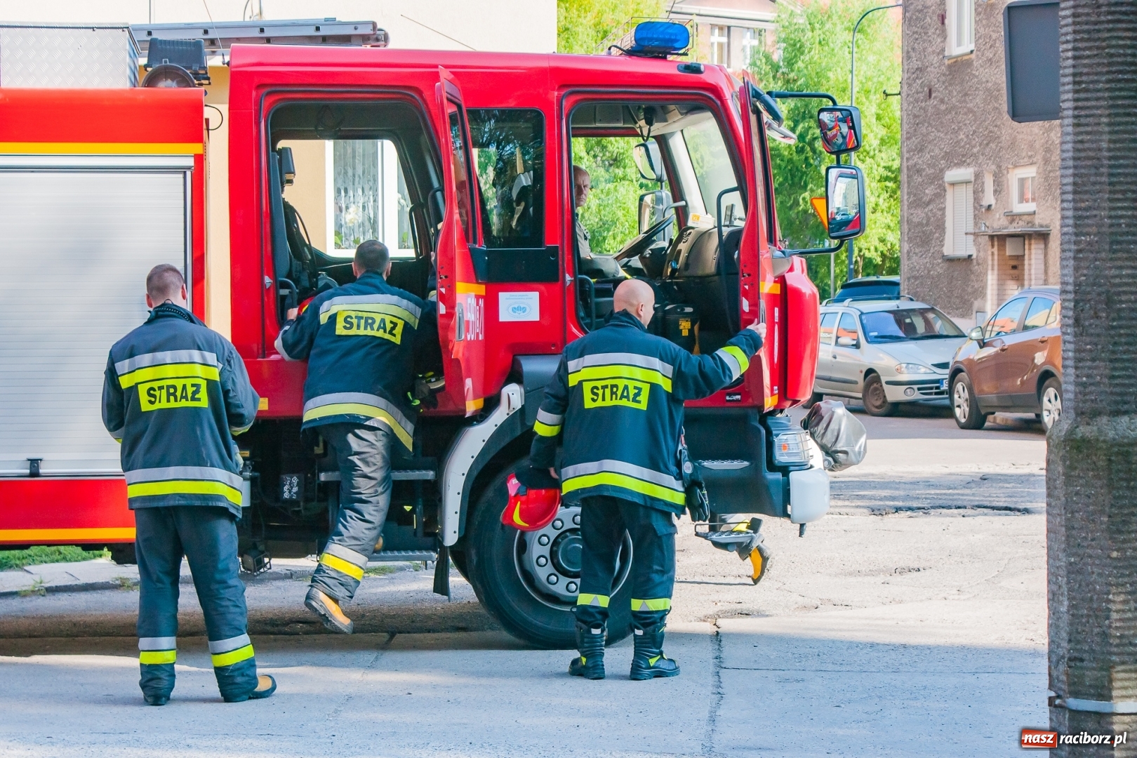 Zdjęcie w galerii na portalu naszraciborz.pl: Na Waryńskiego ujawniono ciało mężczyzny  wiadomości z regionu