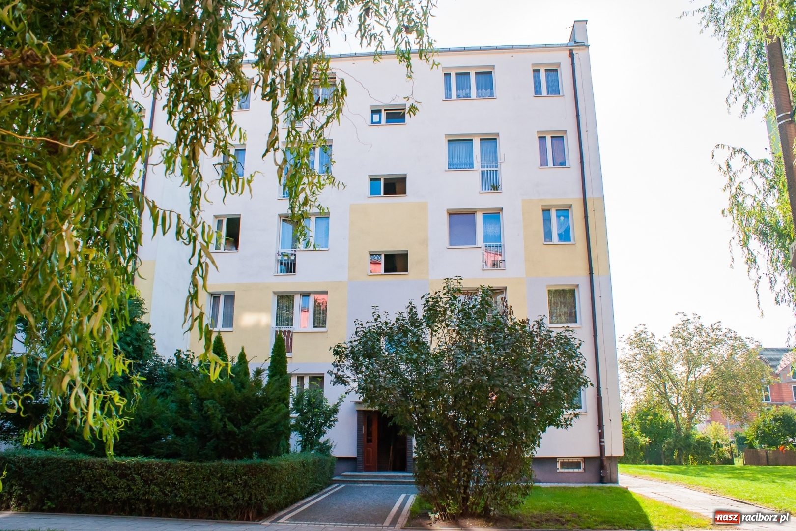 Zdjęcie w galerii na portalu naszraciborz.pl: Na Waryńskiego ujawniono ciało mężczyzny  wiadomości z regionu