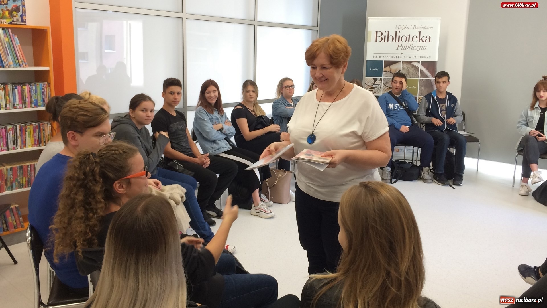 Zdjęcie w galerii na portalu naszraciborz.pl: Narodowe Czytanie 2019. Racibórz wybrał Katarynkę wiadomości z regionu