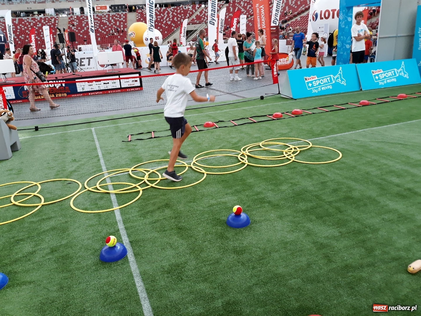 Zdjęcie w galerii na portalu naszraciborz.pl: Zawodnicy Raciborskiego Klubu Tenisowego zagrali na Stadionie Narodowym wiadomości z regionu