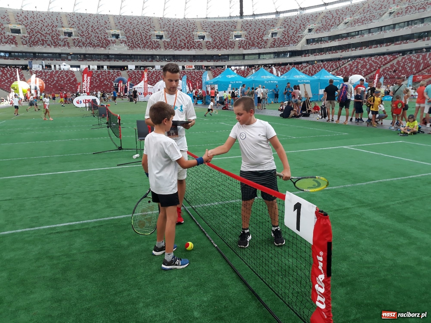 Zdjęcie w galerii na portalu naszraciborz.pl: Zawodnicy Raciborskiego Klubu Tenisowego zagrali na Stadionie Narodowym wiadomości z regionu