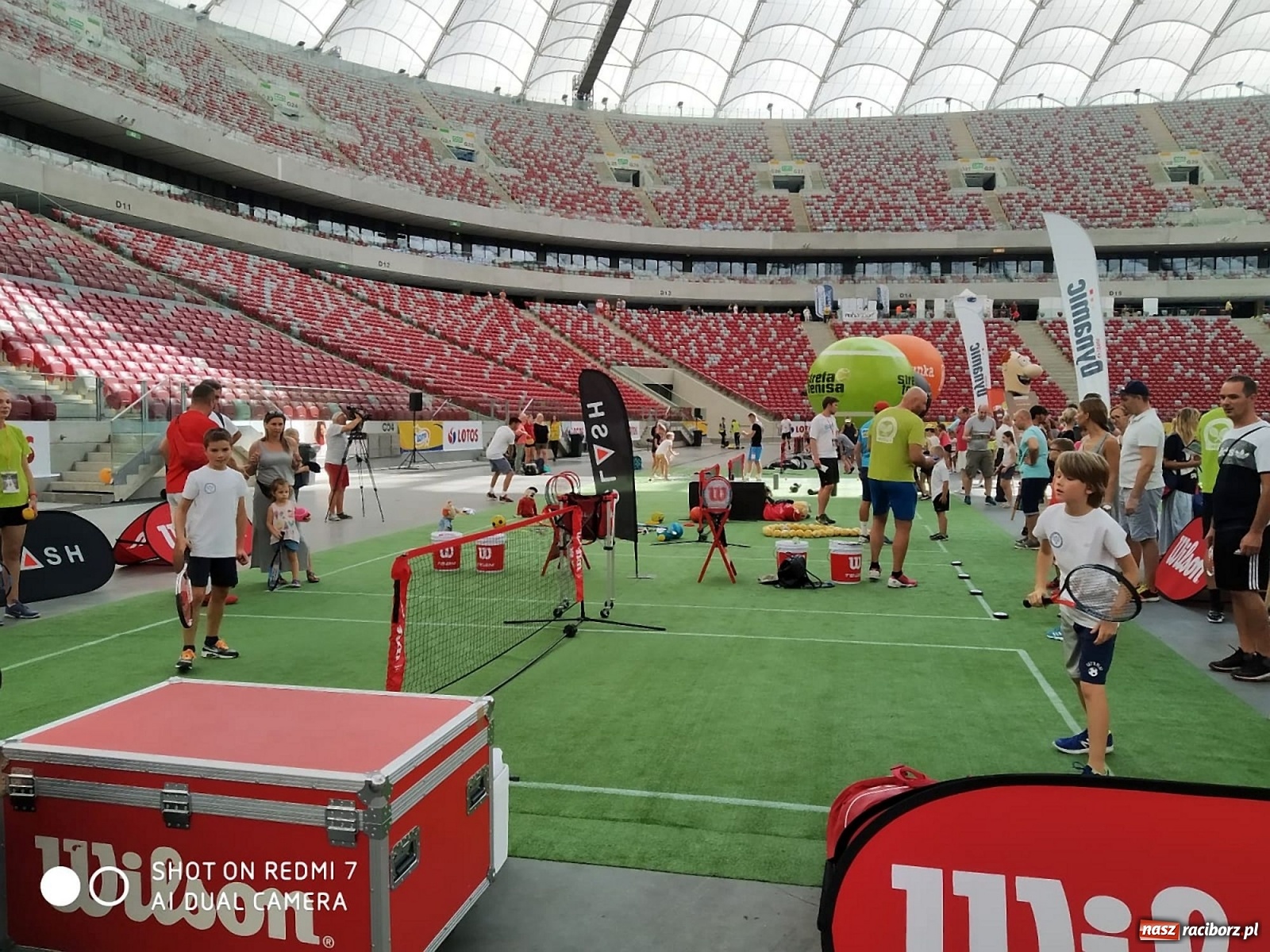 Zdjęcie w galerii na portalu naszraciborz.pl: Zawodnicy Raciborskiego Klubu Tenisowego zagrali na Stadionie Narodowym wiadomości z regionu