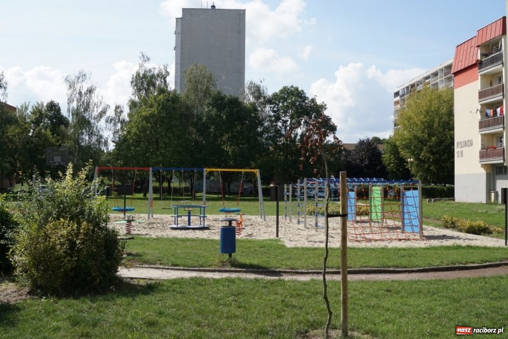 Zdjęcie w galerii na portalu naszraciborz.pl: W Raciborzu powstał nowy plac zabaw [FOTO] wiadomości z regionu