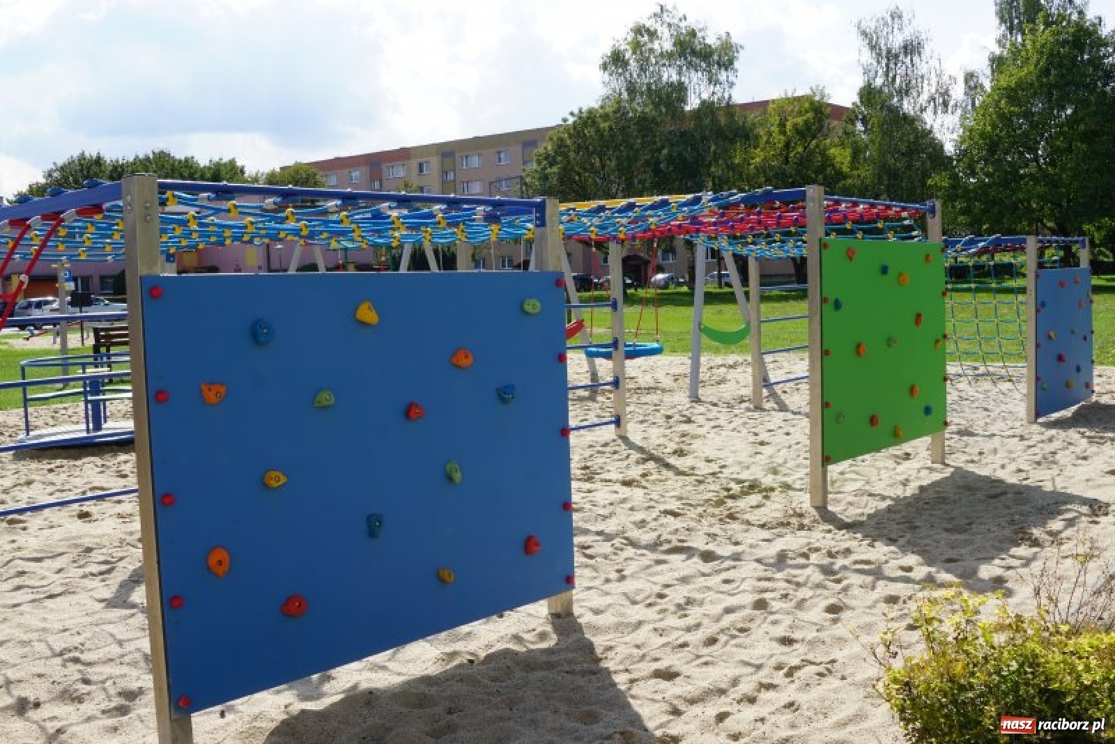 Zdjęcie w galerii na portalu naszraciborz.pl: W Raciborzu powstał nowy plac zabaw [FOTO] wiadomości z regionu