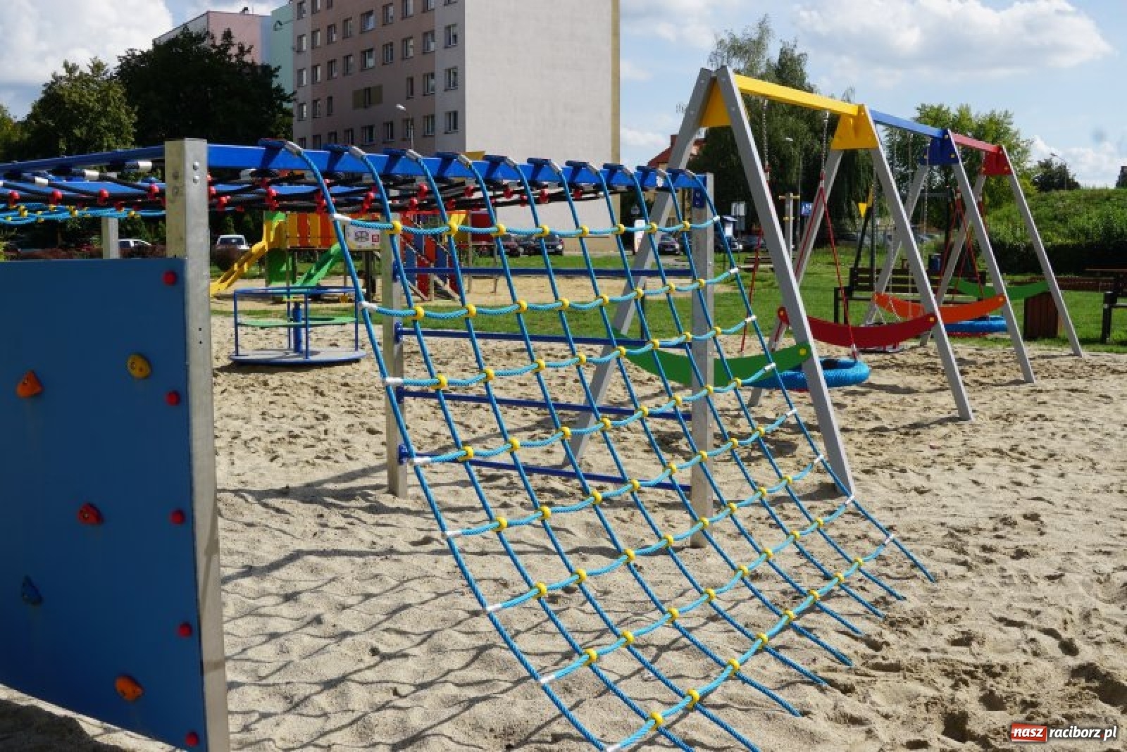 Zdjęcie w galerii na portalu naszraciborz.pl: W Raciborzu powstał nowy plac zabaw [FOTO] wiadomości z regionu