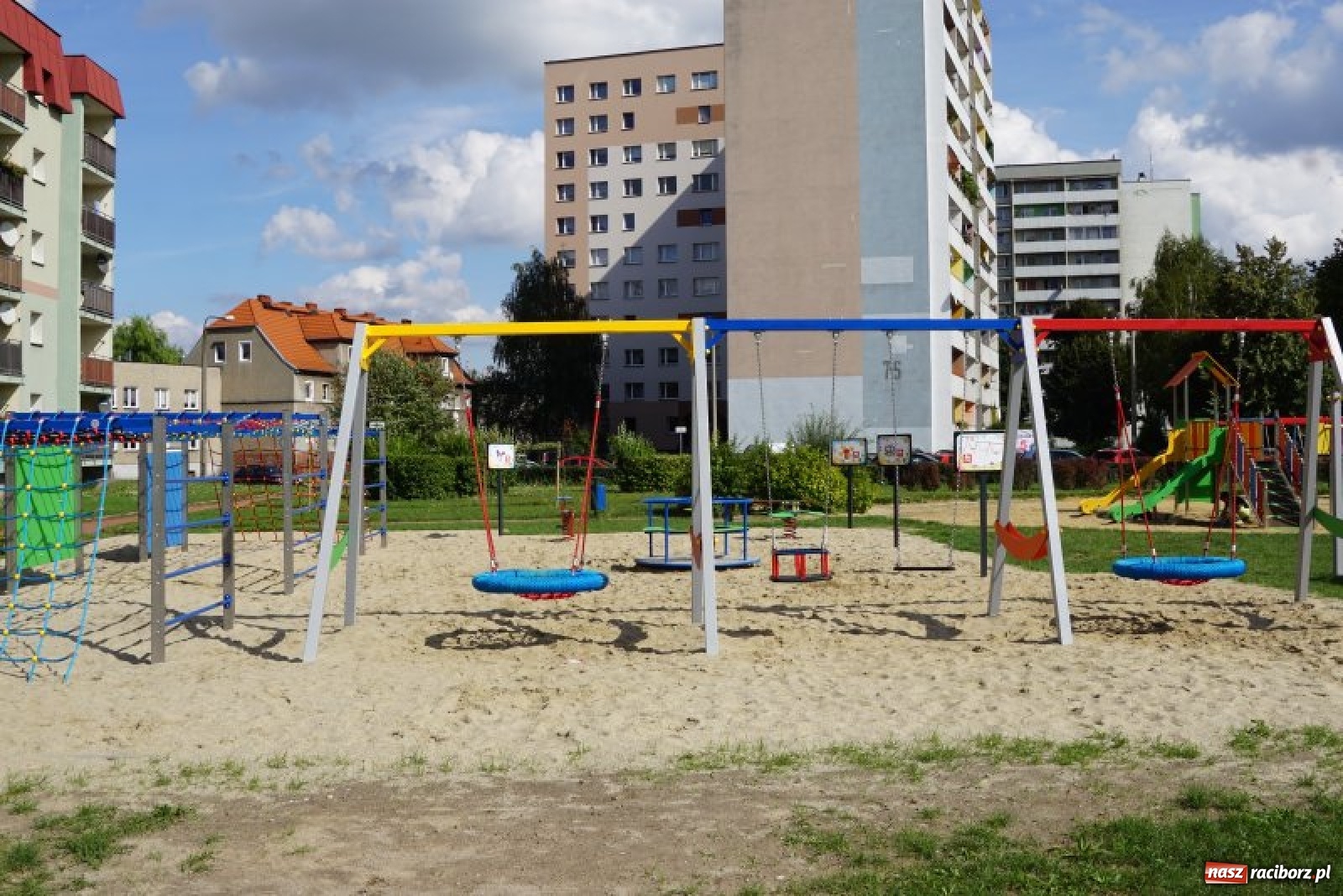 Zdjęcie w galerii na portalu naszraciborz.pl: W Raciborzu powstał nowy plac zabaw [FOTO] wiadomości z regionu