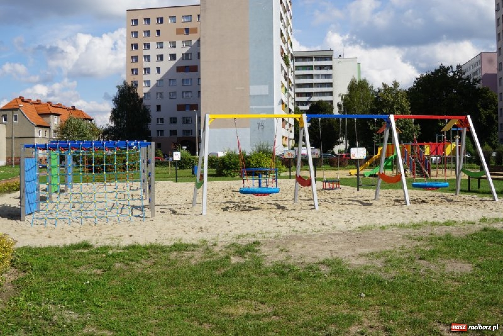Zdjęcie w galerii na portalu naszraciborz.pl: W Raciborzu powstał nowy plac zabaw [FOTO] wiadomości z regionu
