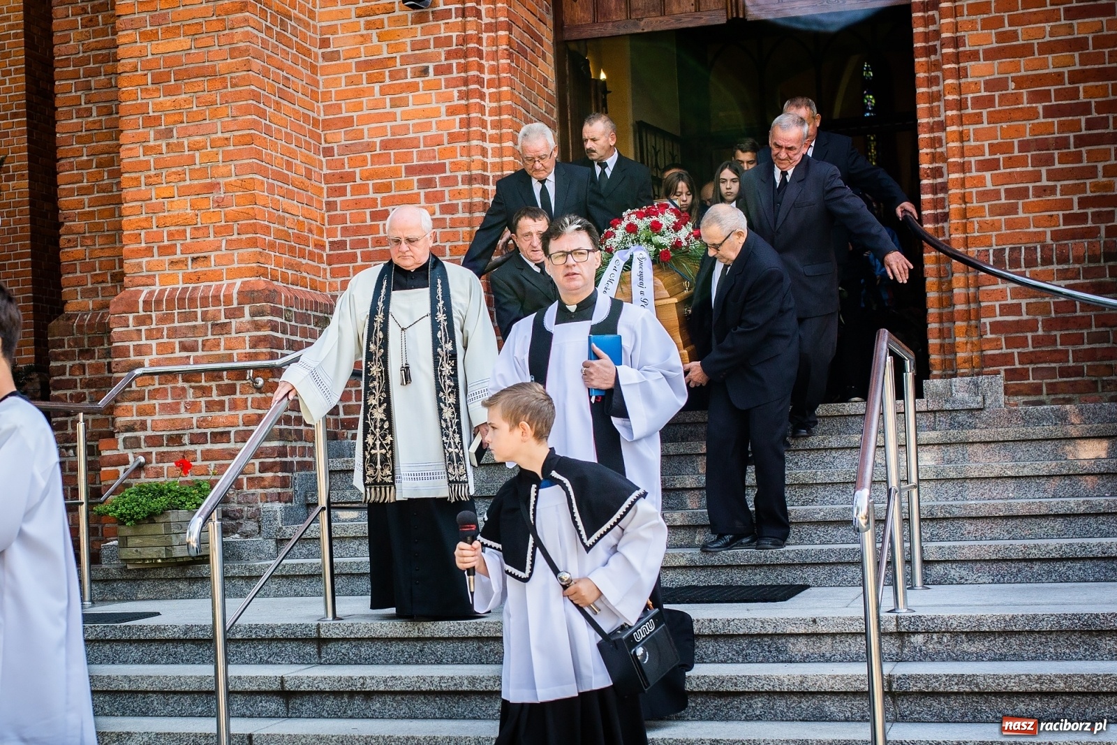 Zdjęcie w galerii na portalu naszraciborz.pl: Na cmentarzu w Markowicach pożegnano śp. sędzię Stefanię Wolską wiadomości z regionu