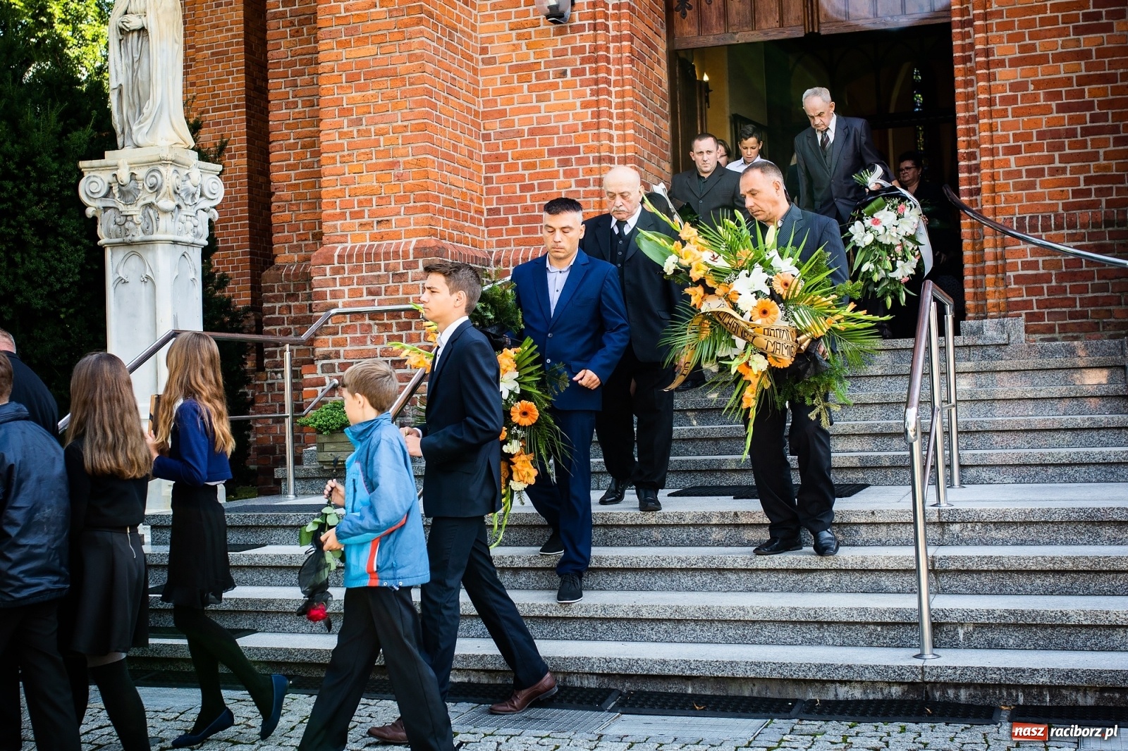 Zdjęcie w galerii na portalu naszraciborz.pl: Na cmentarzu w Markowicach pożegnano śp. sędzię Stefanię Wolską wiadomości z regionu