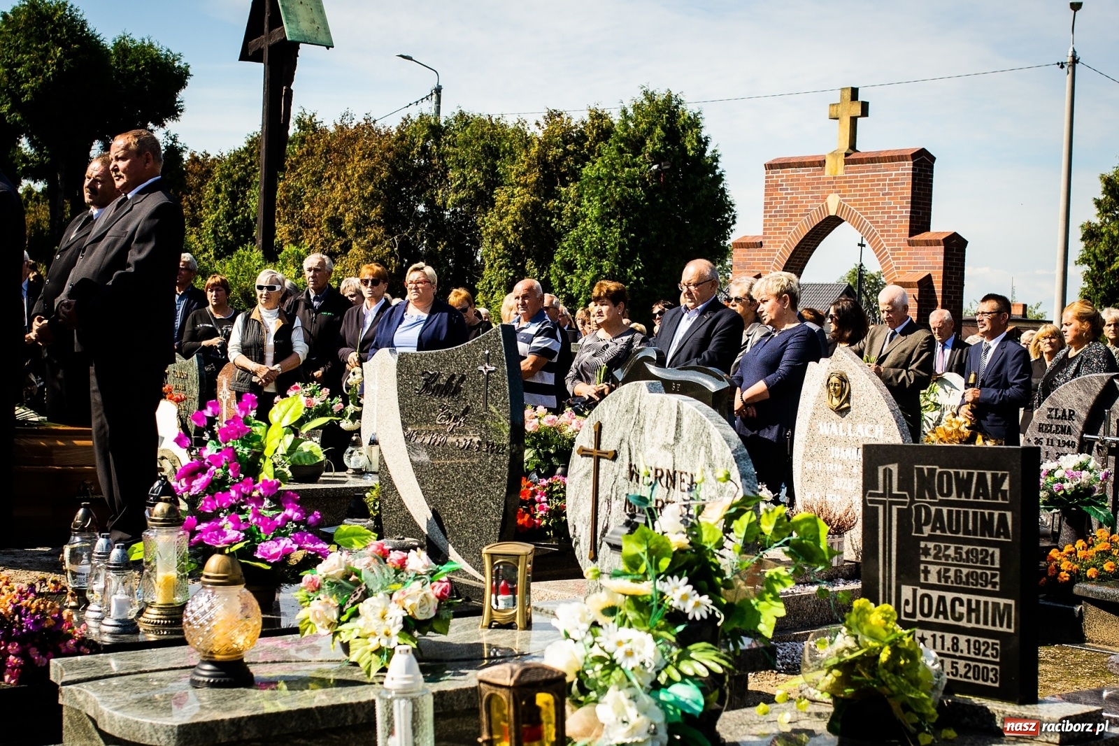 Zdjęcie w galerii na portalu naszraciborz.pl: Na cmentarzu w Markowicach pożegnano śp. sędzię Stefanię Wolską wiadomości z regionu