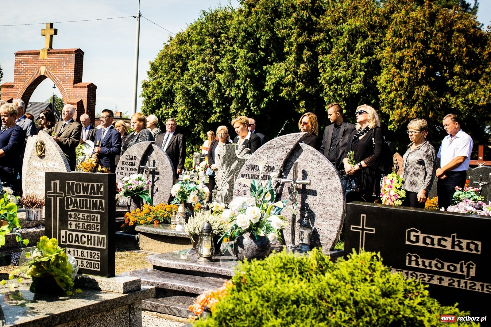 Zdjęcie w galerii na portalu naszraciborz.pl: Na cmentarzu w Markowicach pożegnano śp. sędzię Stefanię Wolską wiadomości z regionu