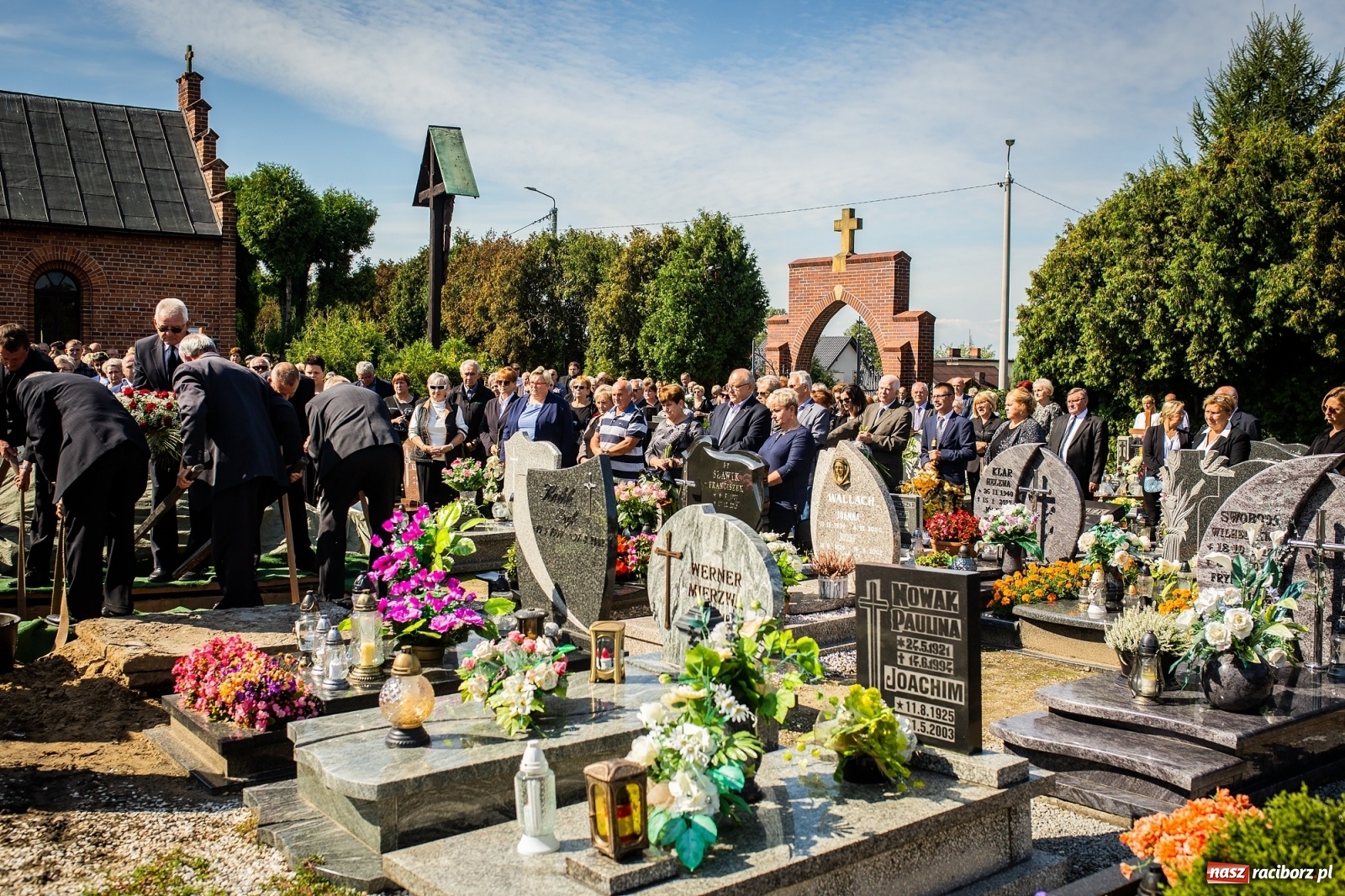 Zdjęcie w galerii na portalu naszraciborz.pl: Na cmentarzu w Markowicach pożegnano śp. sędzię Stefanię Wolską wiadomości z regionu