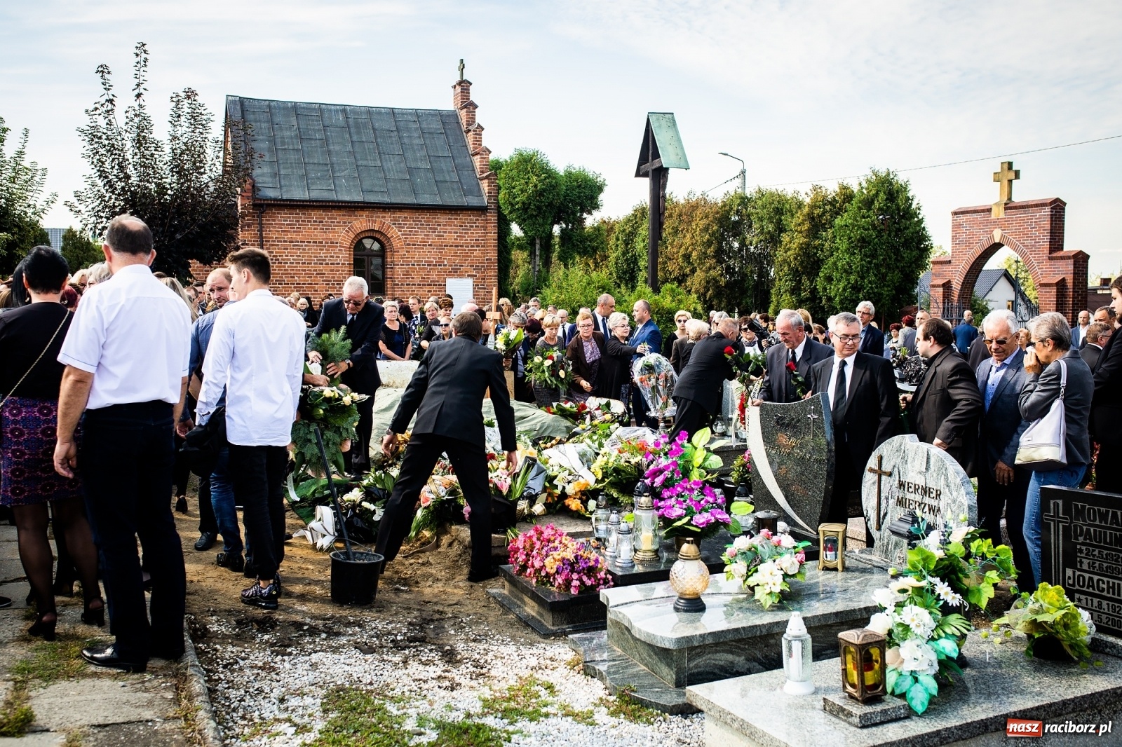 Zdjęcie w galerii na portalu naszraciborz.pl: Na cmentarzu w Markowicach pożegnano śp. sędzię Stefanię Wolską wiadomości z regionu