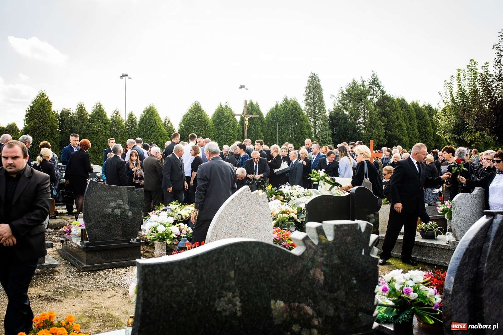 Zdjęcie w galerii na portalu naszraciborz.pl: Na cmentarzu w Markowicach pożegnano śp. sędzię Stefanię Wolską wiadomości z regionu