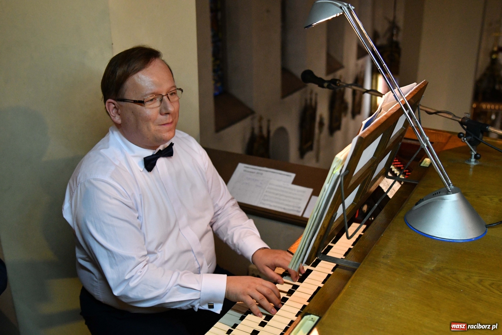 Zdjęcie w galerii na portalu naszraciborz.pl: Dni Muzyki Organowej. Arkadiusz Popławski wystąpił w kościele farnym  wiadomości z regionu