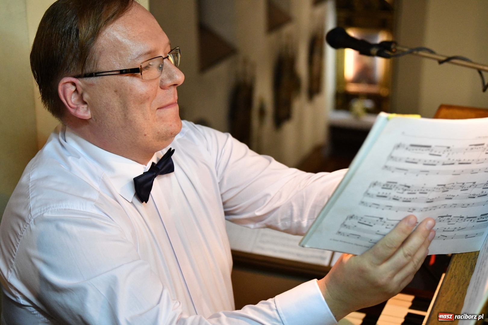 Zdjęcie w galerii na portalu naszraciborz.pl: Dni Muzyki Organowej. Arkadiusz Popławski wystąpił w kościele farnym  wiadomości z regionu