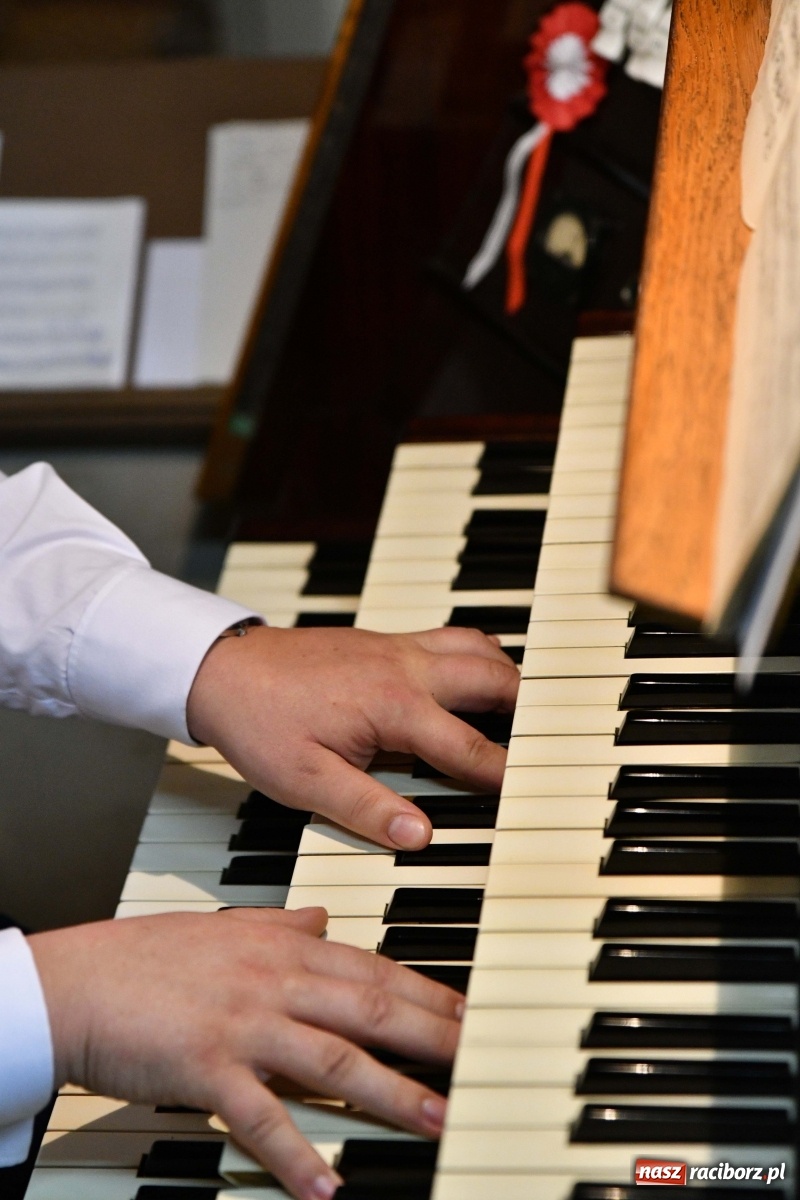 Zdjęcie w galerii na portalu naszraciborz.pl: Dni Muzyki Organowej. Arkadiusz Popławski wystąpił w kościele farnym  wiadomości z regionu