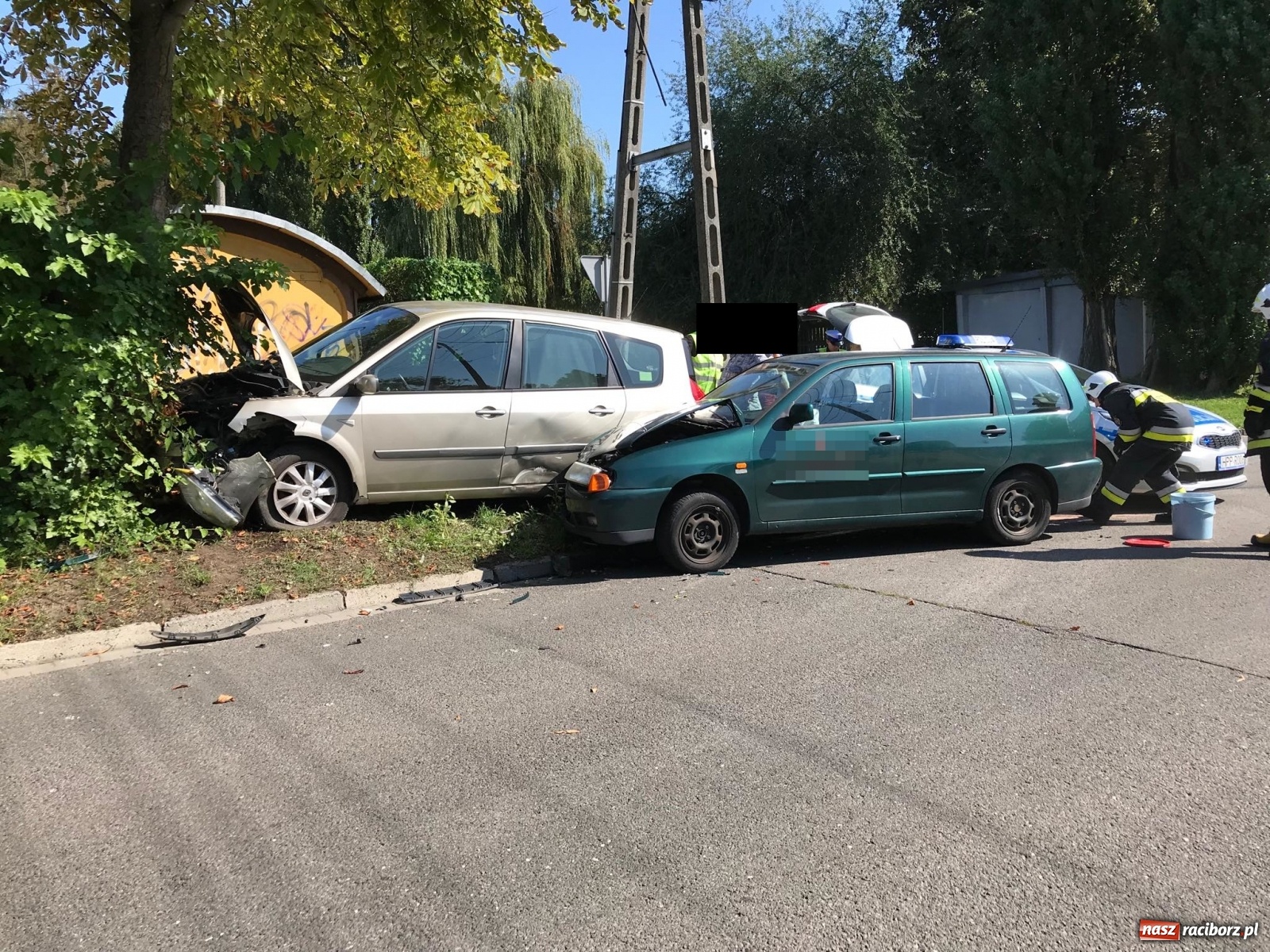 Zdjęcie w galerii na portalu naszraciborz.pl: Polo wjechało w renault na Wczasowej [FOTO] wiadomości z regionu