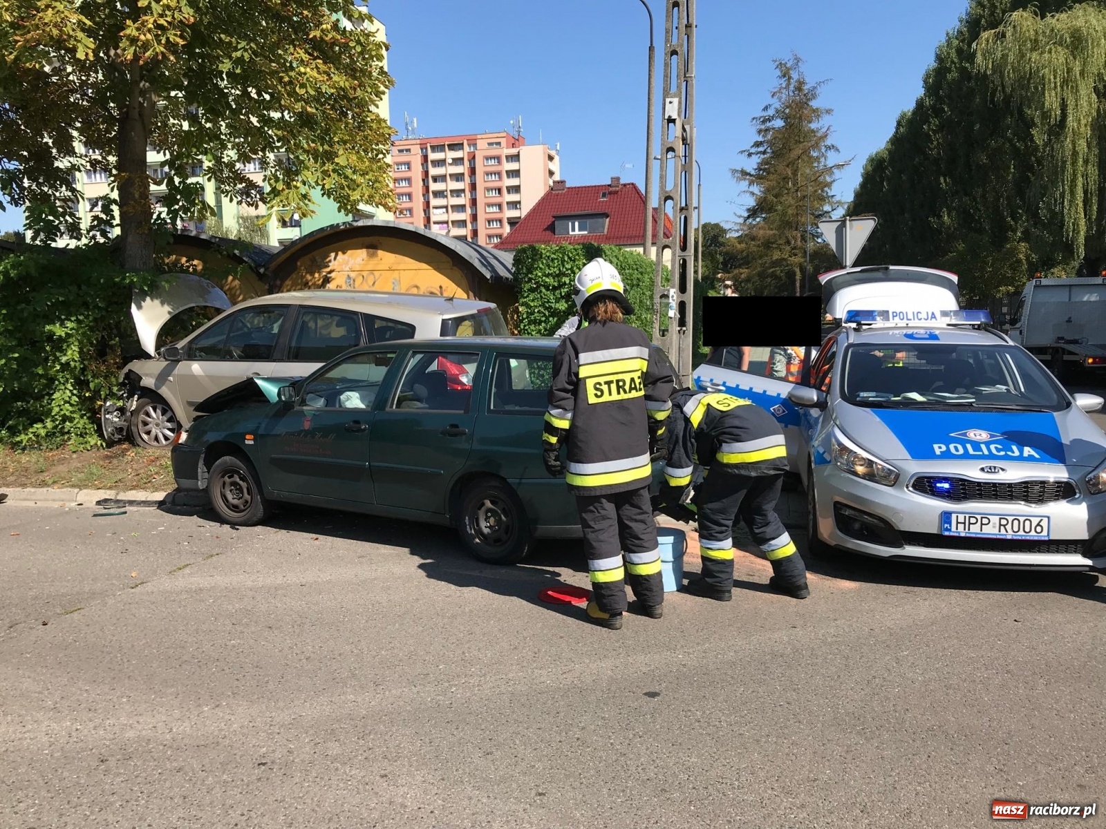Zdjęcie w galerii na portalu naszraciborz.pl: Polo wjechało w renault na Wczasowej [FOTO] wiadomości z regionu