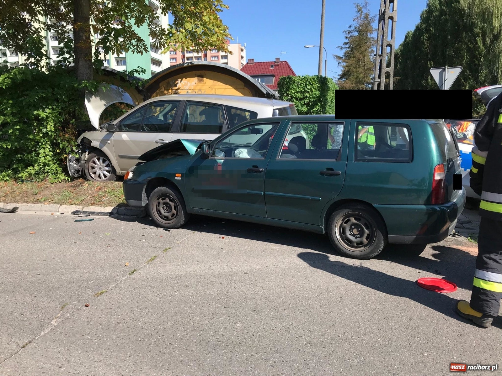 Zdjęcie w galerii na portalu naszraciborz.pl: Polo wjechało w renault na Wczasowej [FOTO] wiadomości z regionu