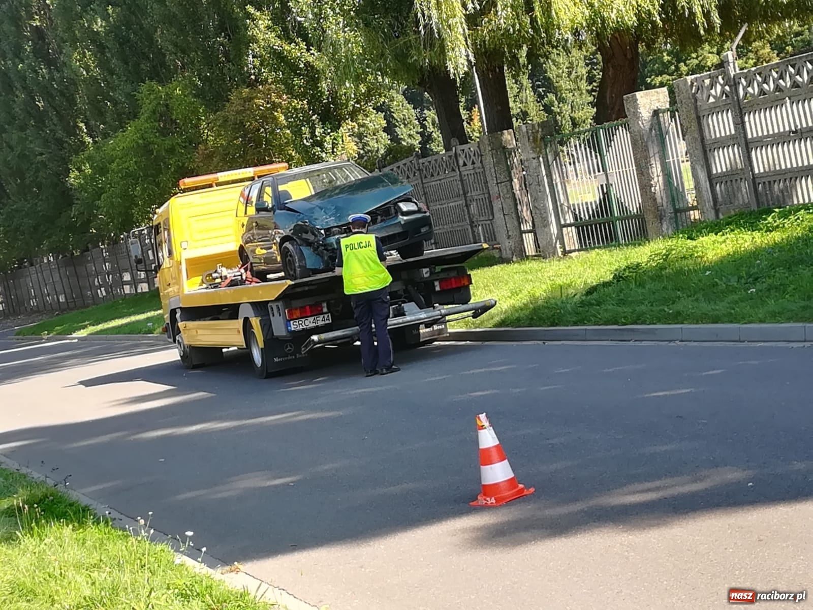 Zdjęcie w galerii na portalu naszraciborz.pl: Polo wjechało w renault na Wczasowej [FOTO] wiadomości z regionu