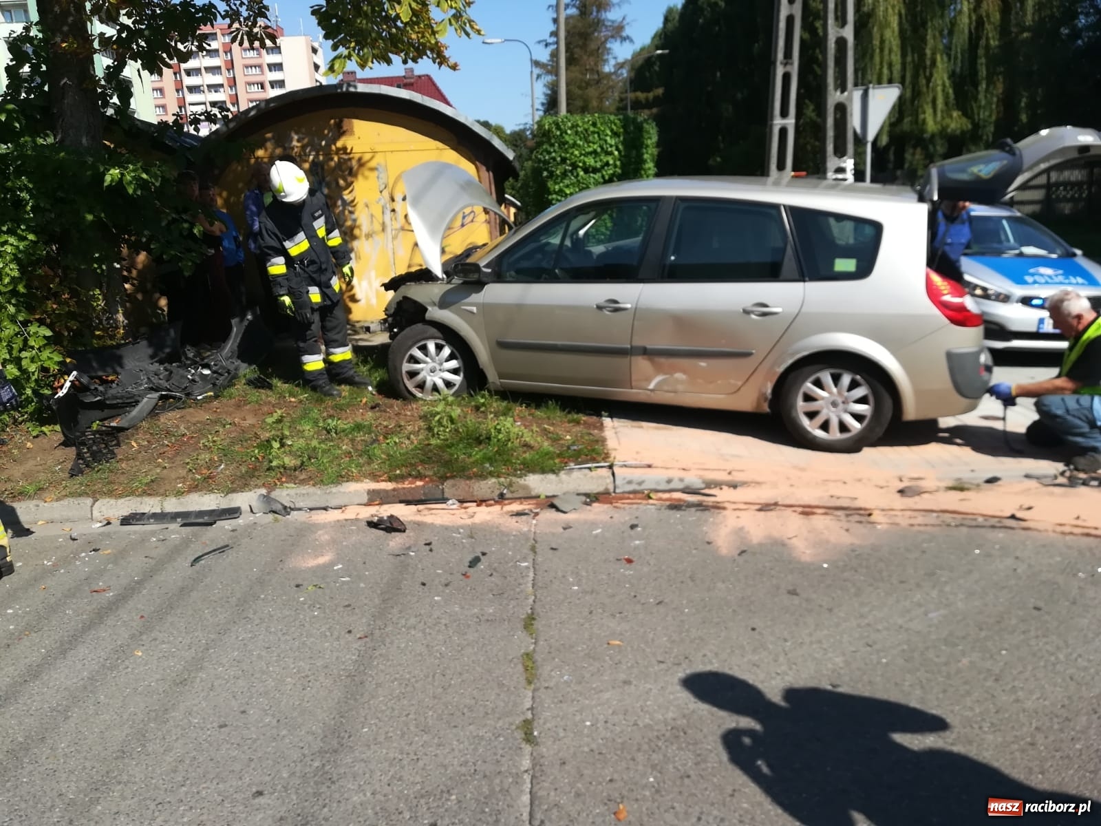 Zdjęcie w galerii na portalu naszraciborz.pl: Polo wjechało w renault na Wczasowej [FOTO] wiadomości z regionu