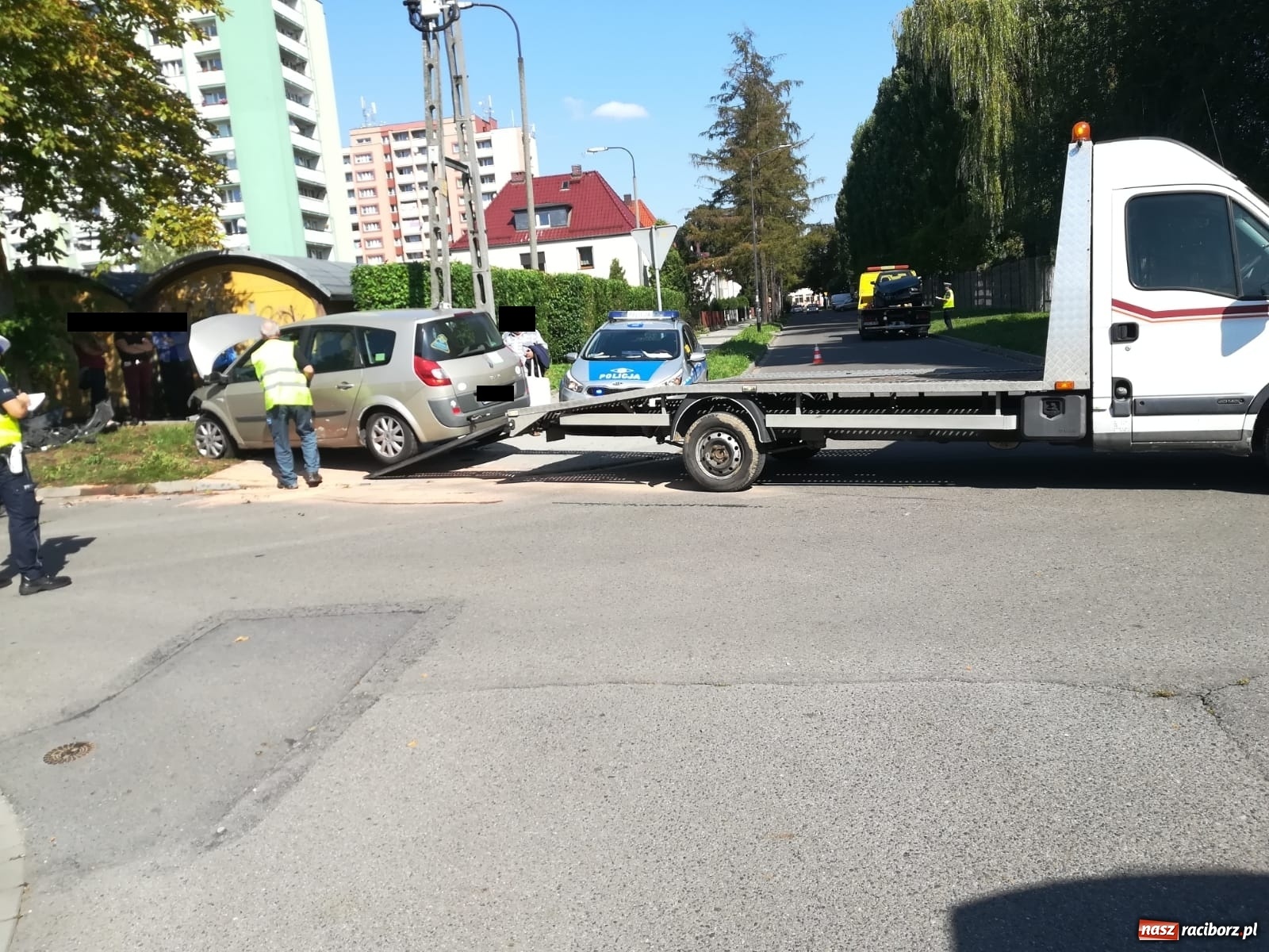 Zdjęcie w galerii na portalu naszraciborz.pl: Polo wjechało w renault na Wczasowej [FOTO] wiadomości z regionu