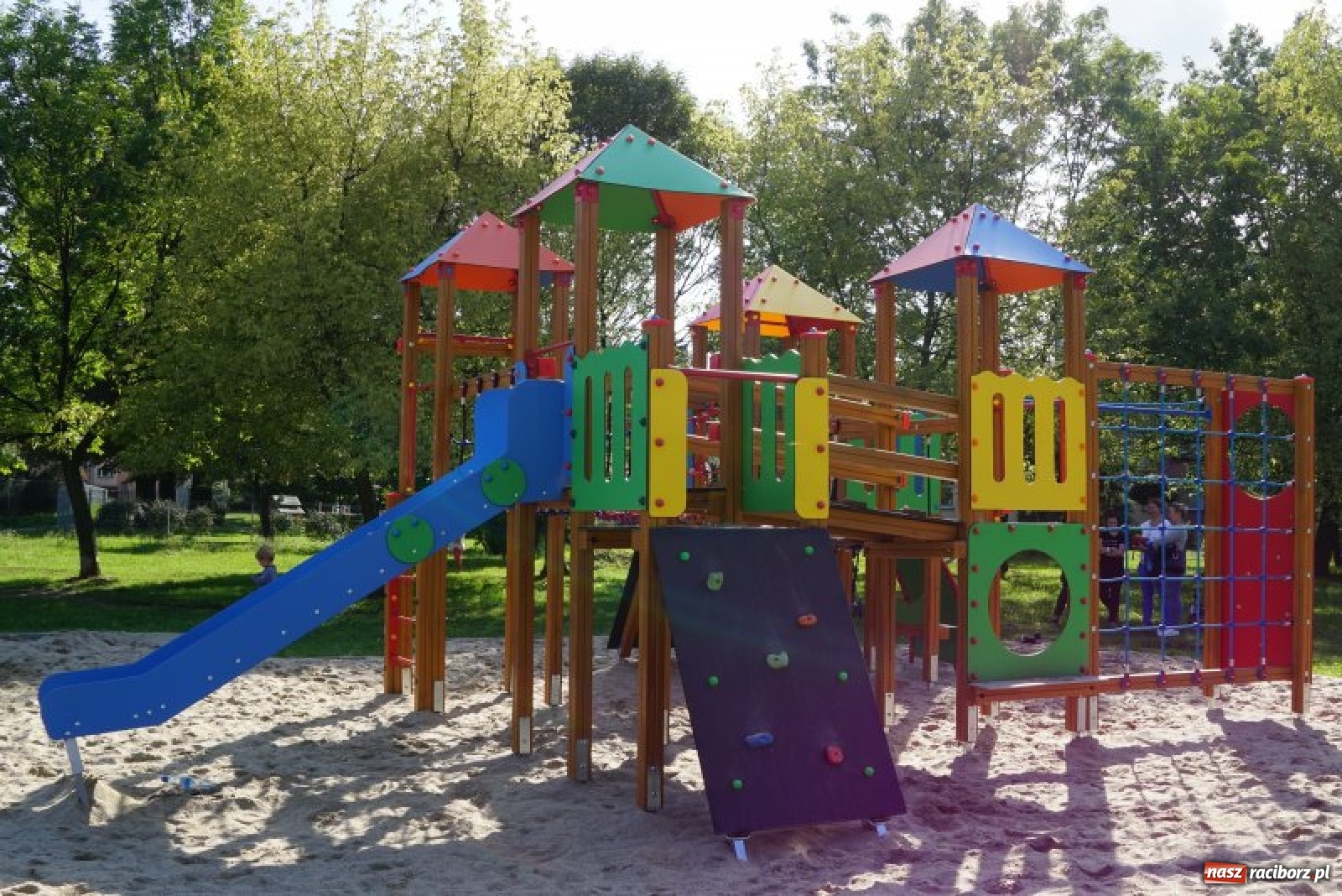 Zdjęcie w galerii na portalu naszraciborz.pl: Nowe miejsce zabaw dla najmłodszych [FOTO] wiadomości z regionu