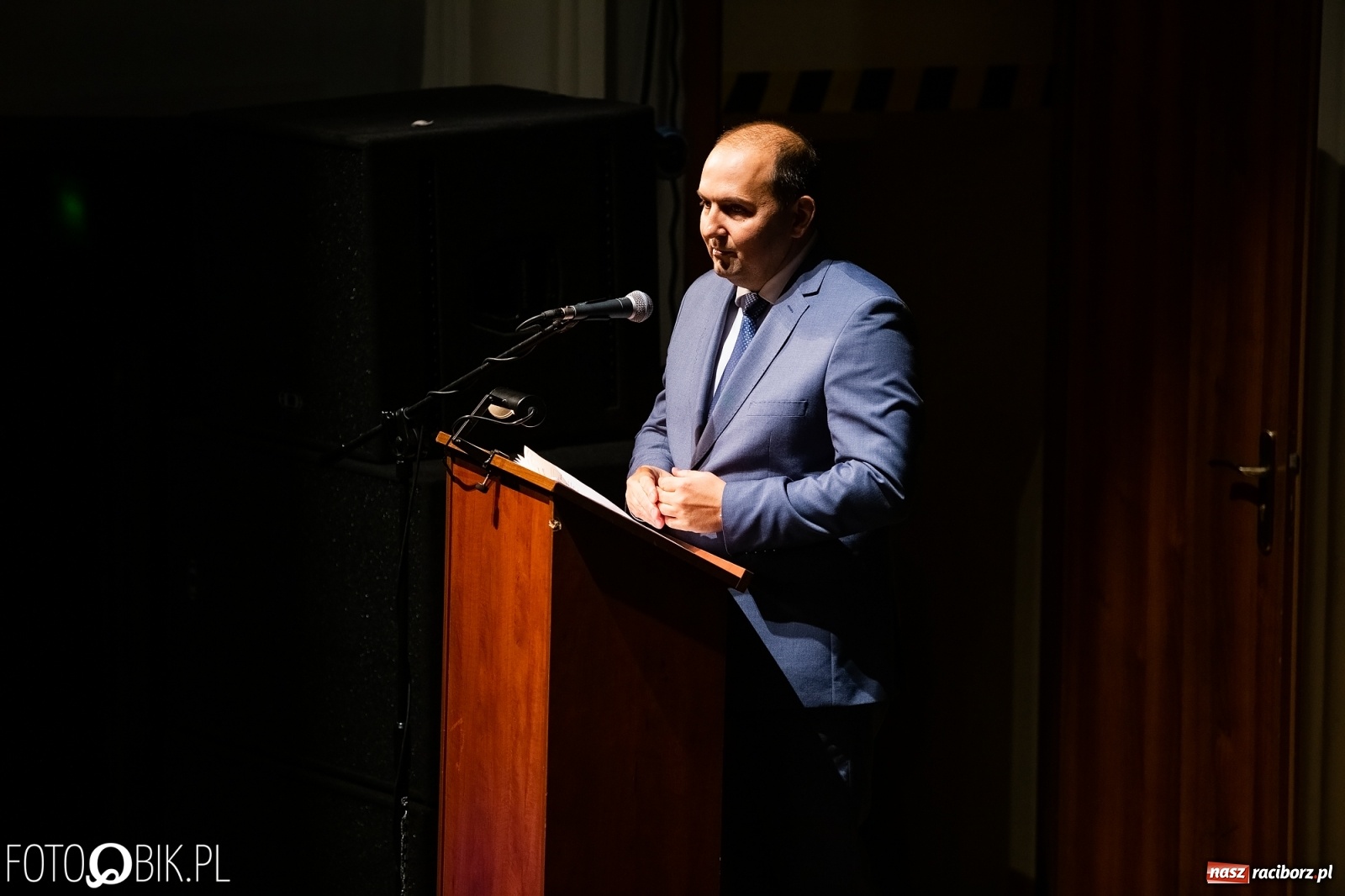 Zdjęcie w galerii na portalu naszraciborz.pl: Prymusi z Raciborza odebrali stypendia. Prezydent całował młode damy w dłoń [FOTO i WIDEO] wiadomości z regionu