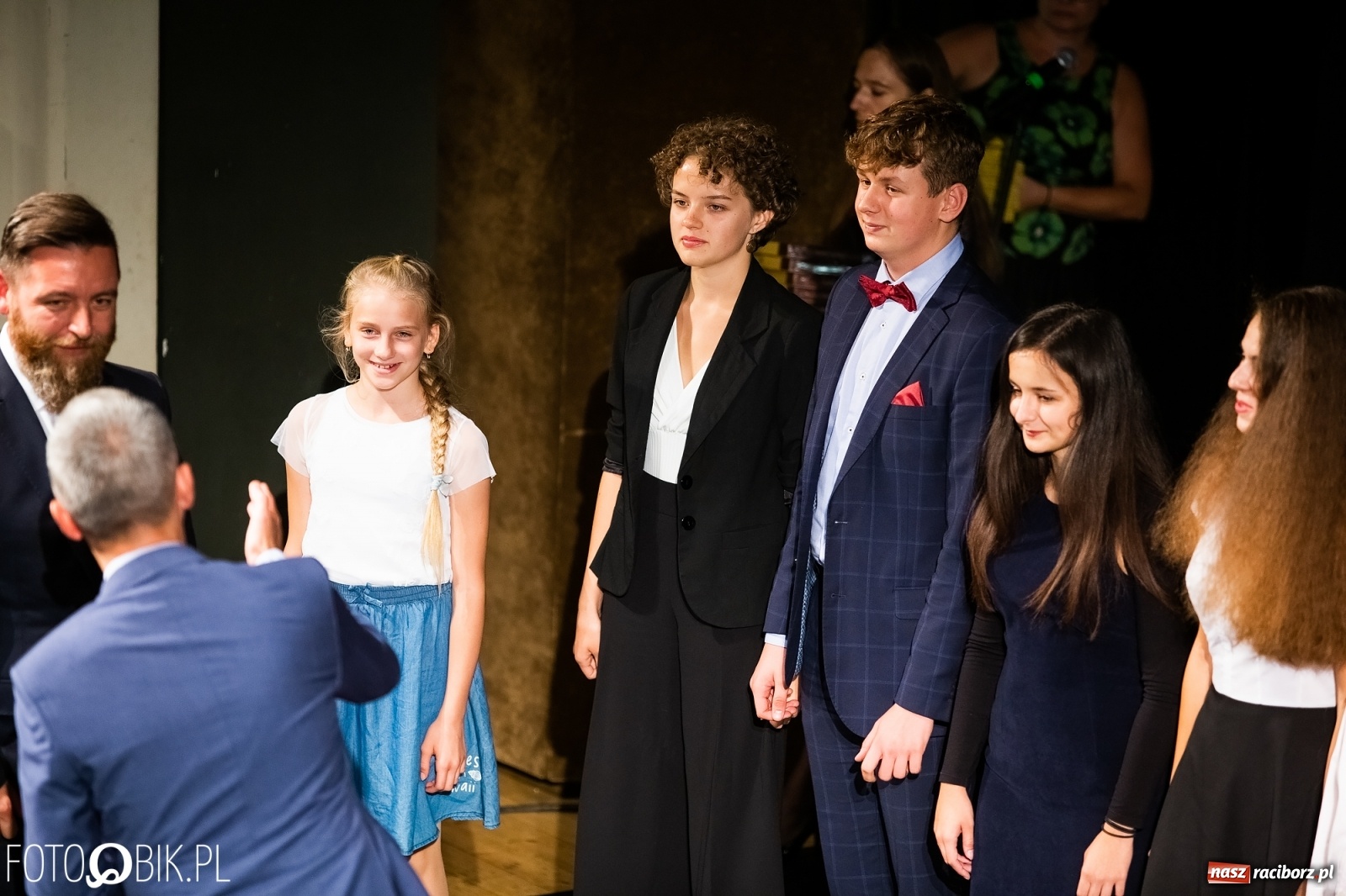 Zdjęcie w galerii na portalu naszraciborz.pl: Prymusi z Raciborza odebrali stypendia. Prezydent całował młode damy w dłoń [FOTO i WIDEO] wiadomości z regionu