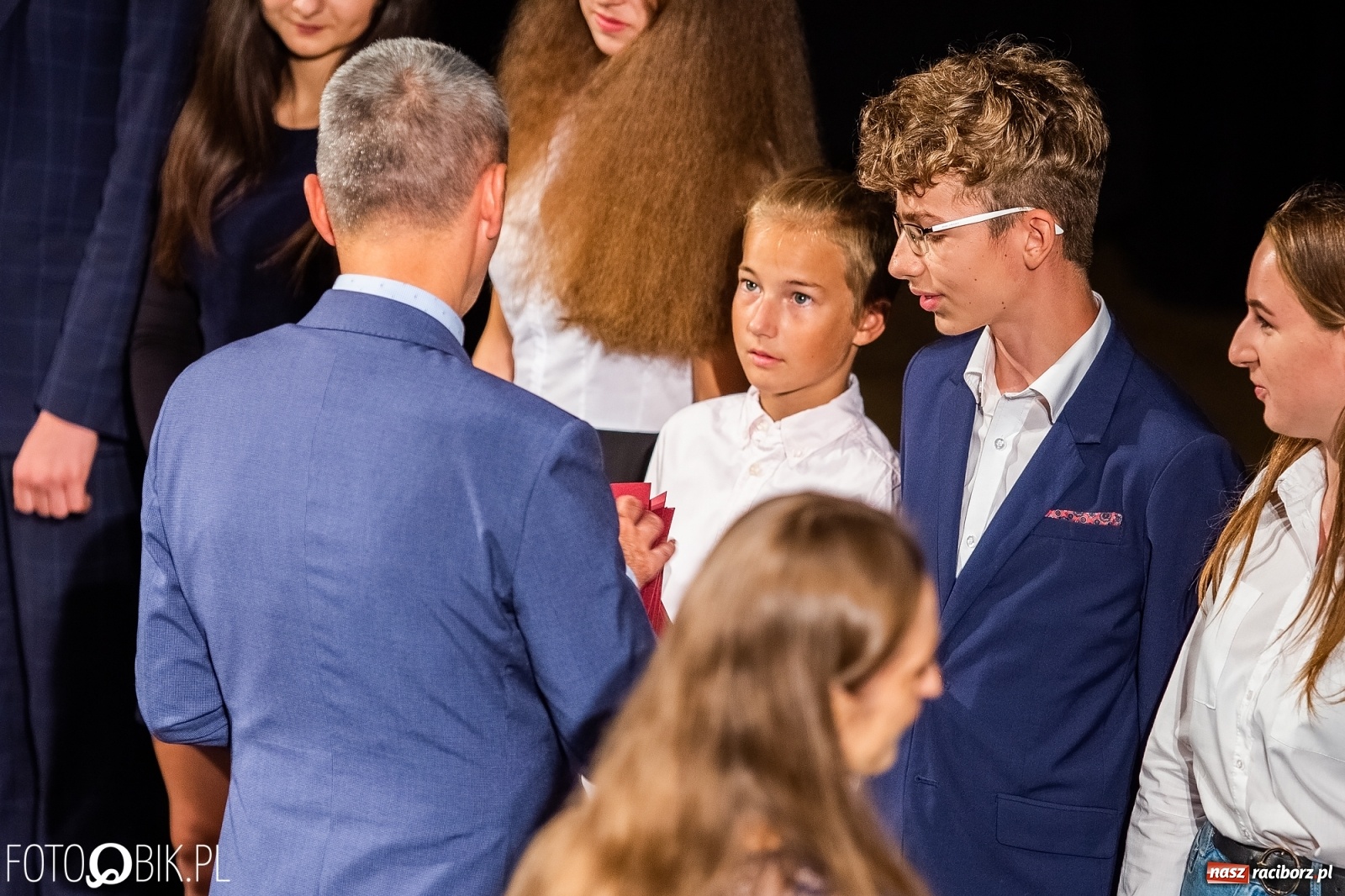 Zdjęcie w galerii na portalu naszraciborz.pl: Prymusi z Raciborza odebrali stypendia. Prezydent całował młode damy w dłoń [FOTO i WIDEO] wiadomości z regionu