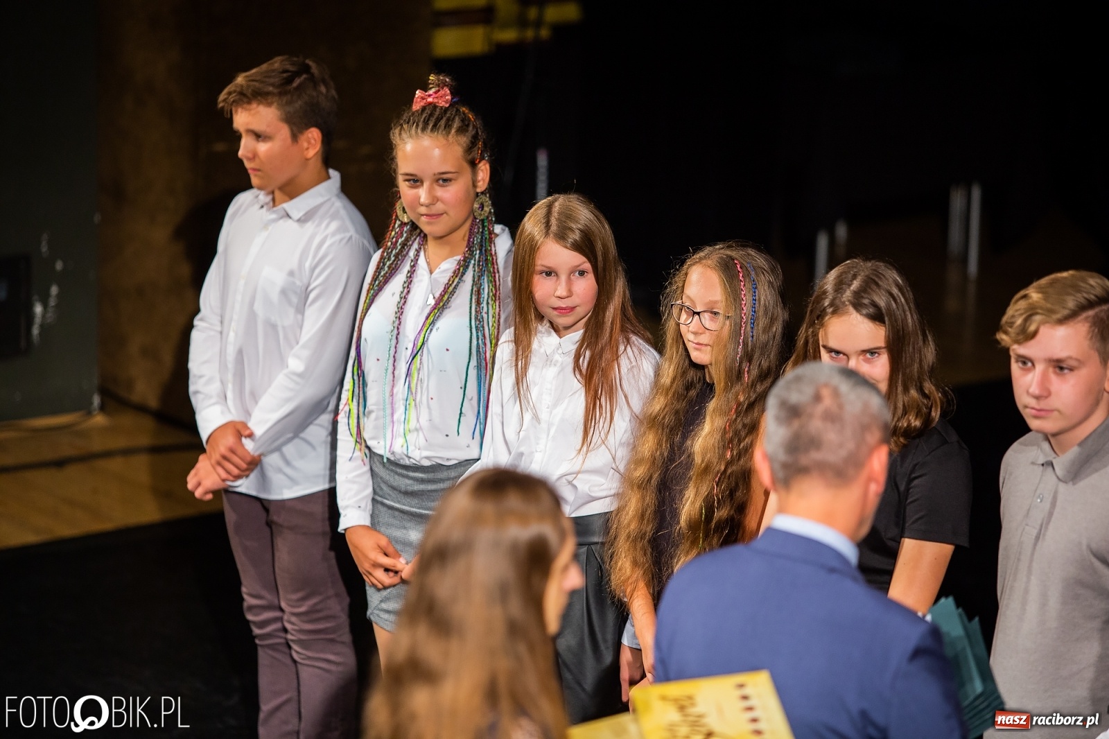 Zdjęcie w galerii na portalu naszraciborz.pl: Prymusi z Raciborza odebrali stypendia. Prezydent całował młode damy w dłoń [FOTO i WIDEO] wiadomości z regionu