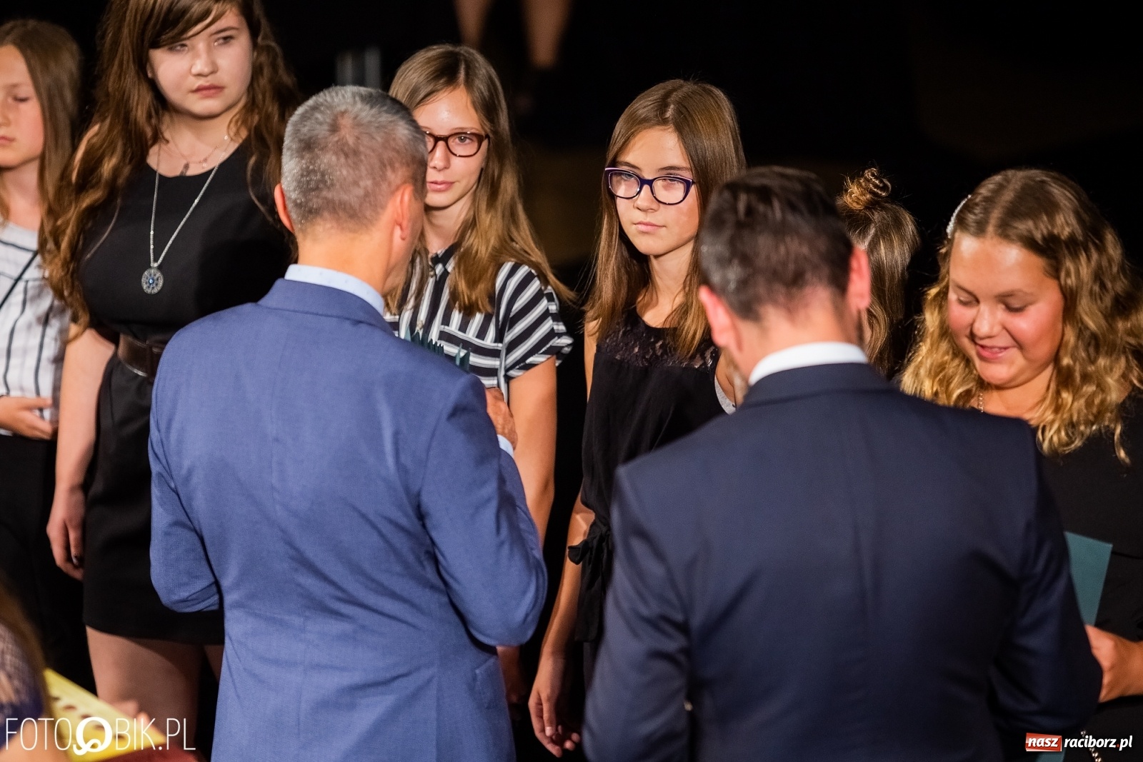 Zdjęcie w galerii na portalu naszraciborz.pl: Prymusi z Raciborza odebrali stypendia. Prezydent całował młode damy w dłoń [FOTO i WIDEO] wiadomości z regionu