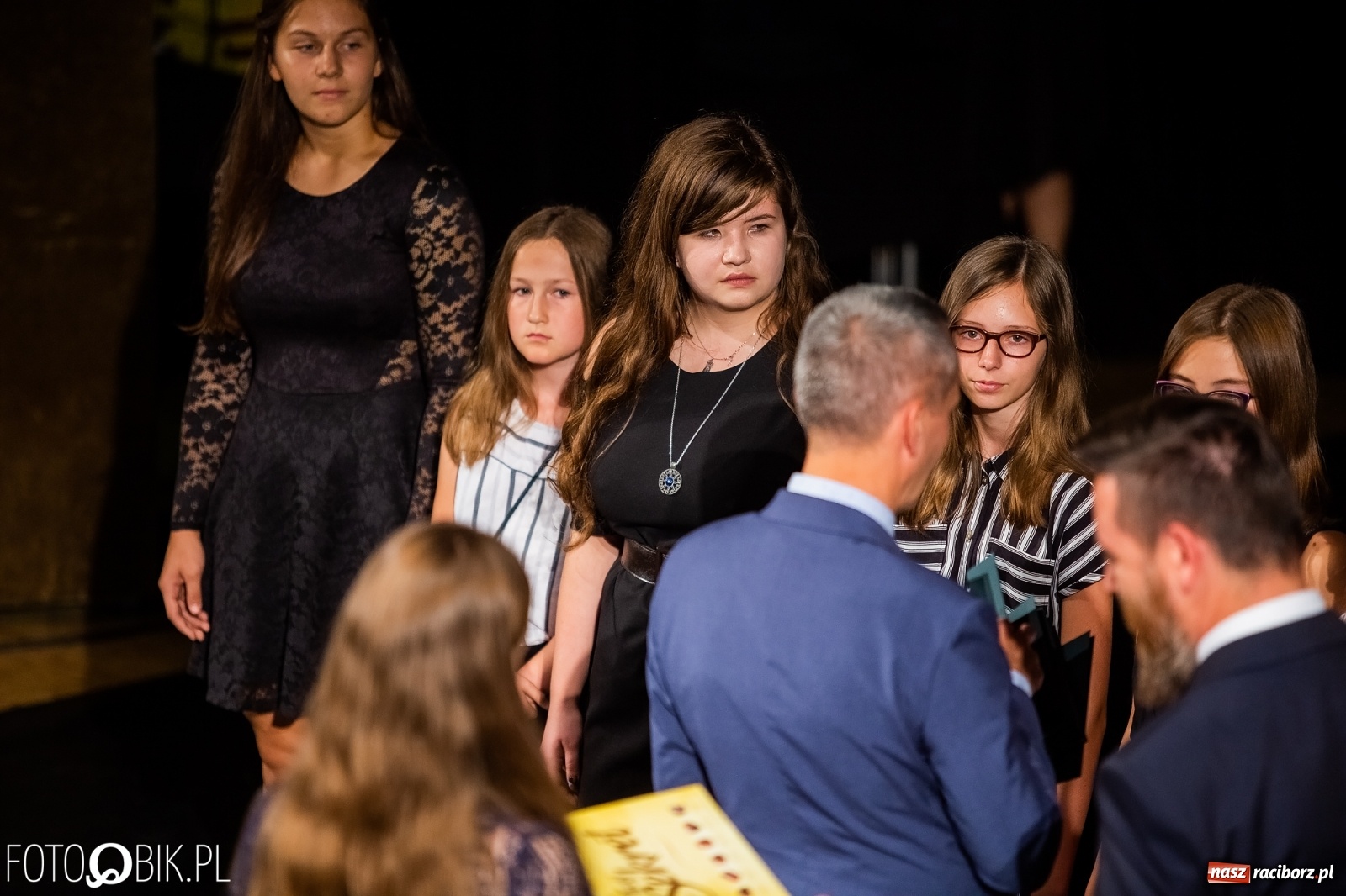 Zdjęcie w galerii na portalu naszraciborz.pl: Prymusi z Raciborza odebrali stypendia. Prezydent całował młode damy w dłoń [FOTO i WIDEO] wiadomości z regionu