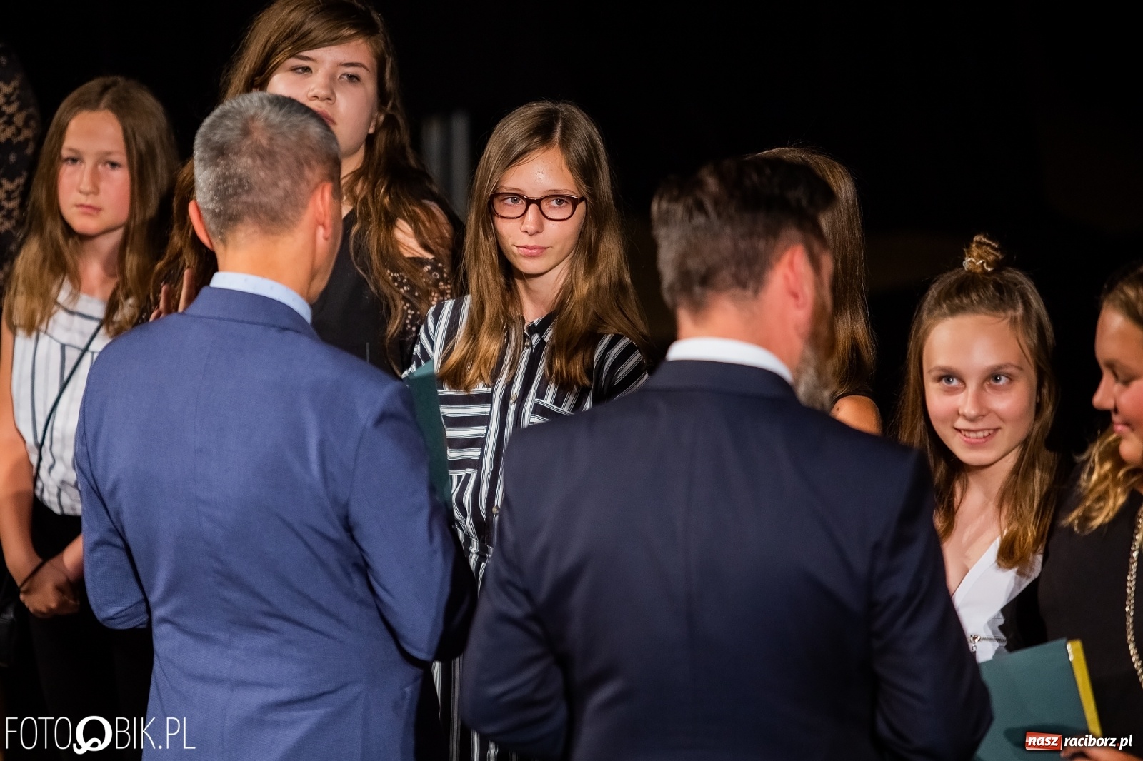 Zdjęcie w galerii na portalu naszraciborz.pl: Prymusi z Raciborza odebrali stypendia. Prezydent całował młode damy w dłoń [FOTO i WIDEO] wiadomości z regionu