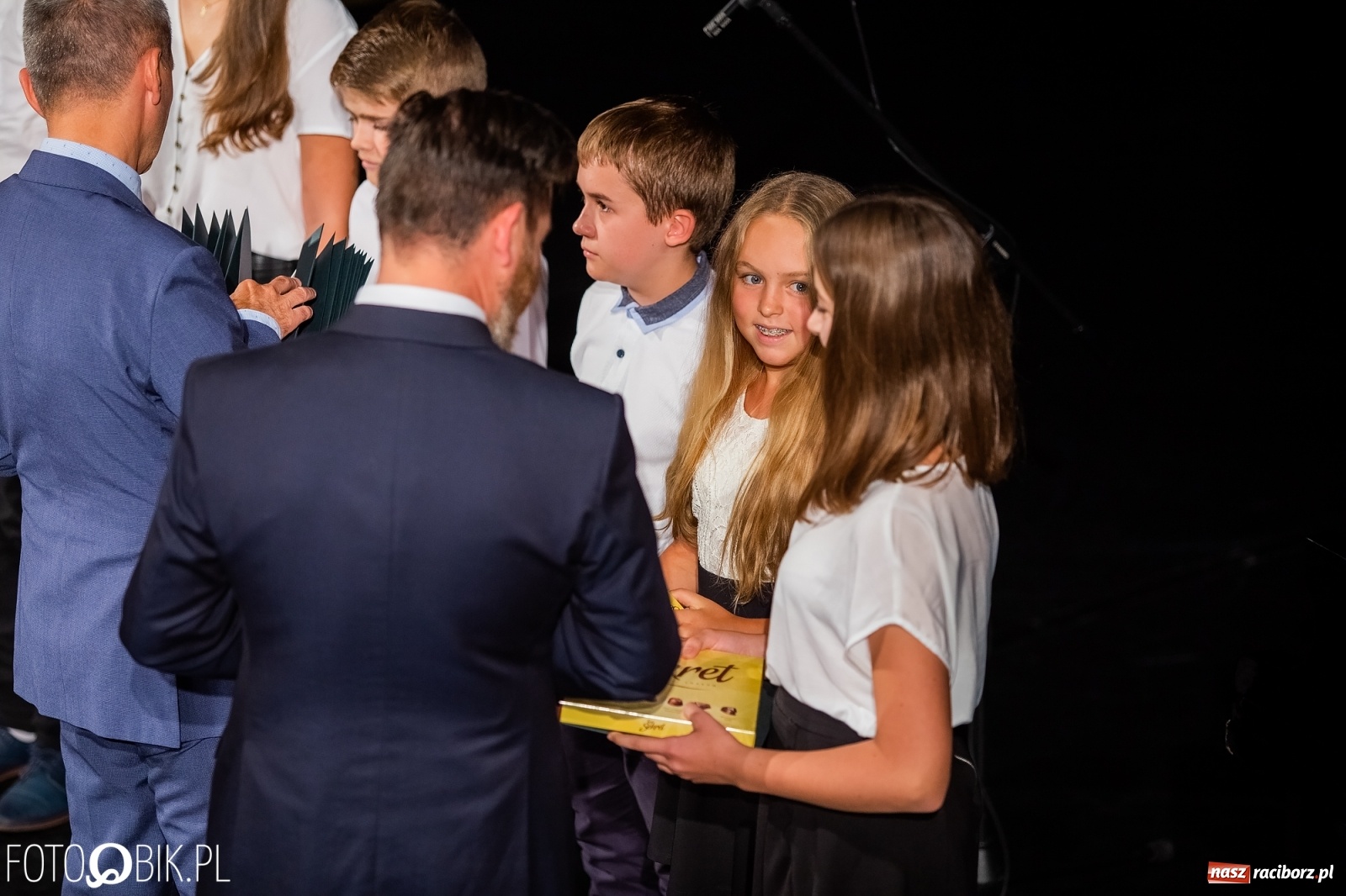 Zdjęcie w galerii na portalu naszraciborz.pl: Prymusi z Raciborza odebrali stypendia. Prezydent całował młode damy w dłoń [FOTO i WIDEO] wiadomości z regionu