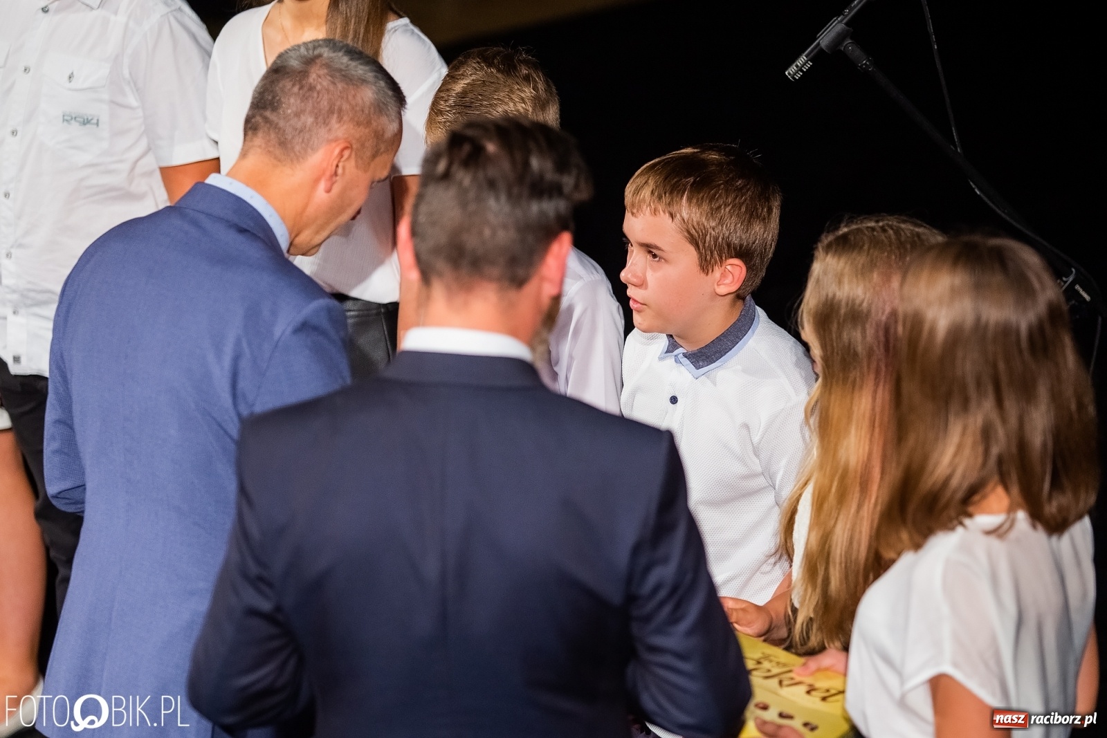 Zdjęcie w galerii na portalu naszraciborz.pl: Prymusi z Raciborza odebrali stypendia. Prezydent całował młode damy w dłoń [FOTO i WIDEO] wiadomości z regionu