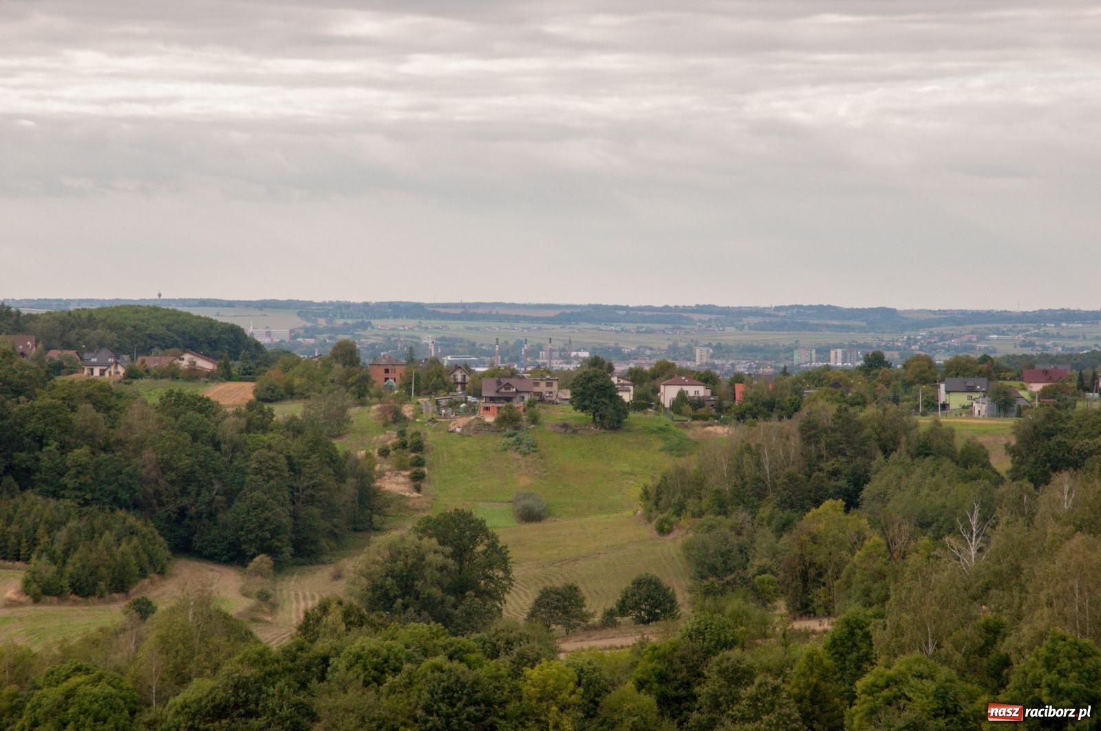 Zdjęcie w galerii na portalu naszraciborz.pl: Wieża widokowa w Pogrzebieniu już otwarta. Zobaczcie, co z niej widać [FOTO]  wiadomości z regionu