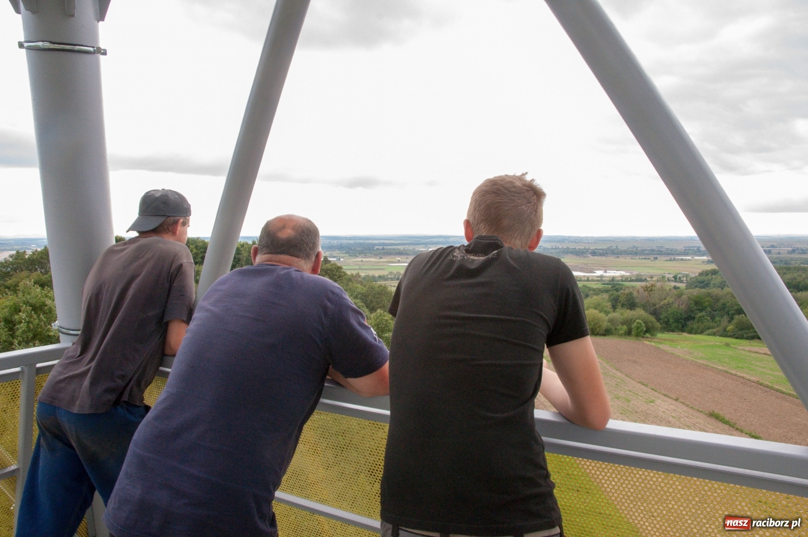 Zdjęcie w galerii na portalu naszraciborz.pl: Wieża widokowa w Pogrzebieniu już otwarta. Zobaczcie, co z niej widać [FOTO]  wiadomości z regionu
